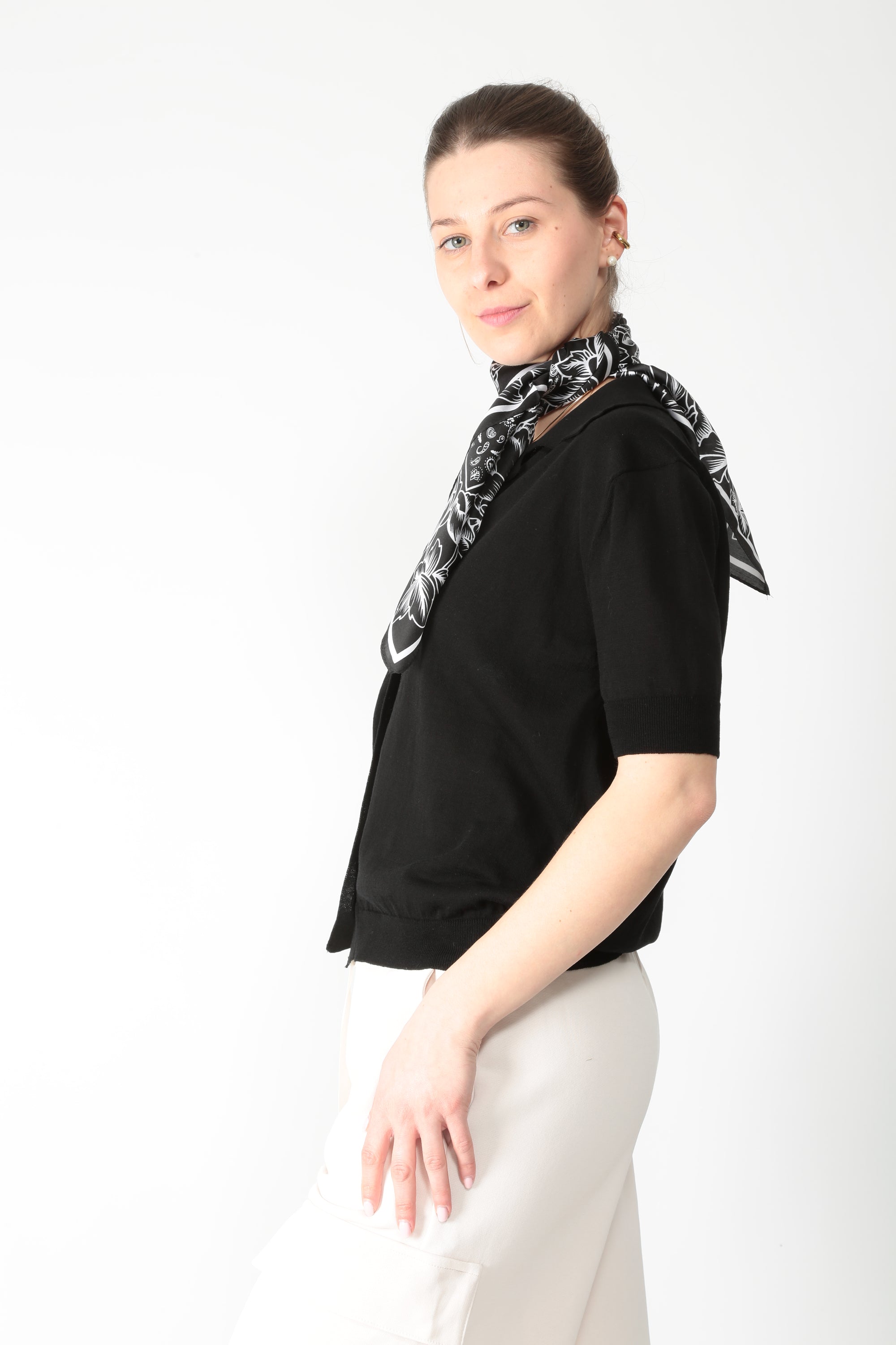 https://admin.shopify.com/store/gulieshop/products/16039609237853#:~:text=https%3A//www.gulieshop.it%20%E2%80%BA%20products%20%E2%80%BA%20jei%2Do%2Dlaboratorio%2Dcardigan%2Din%2Dfilo%2D4623