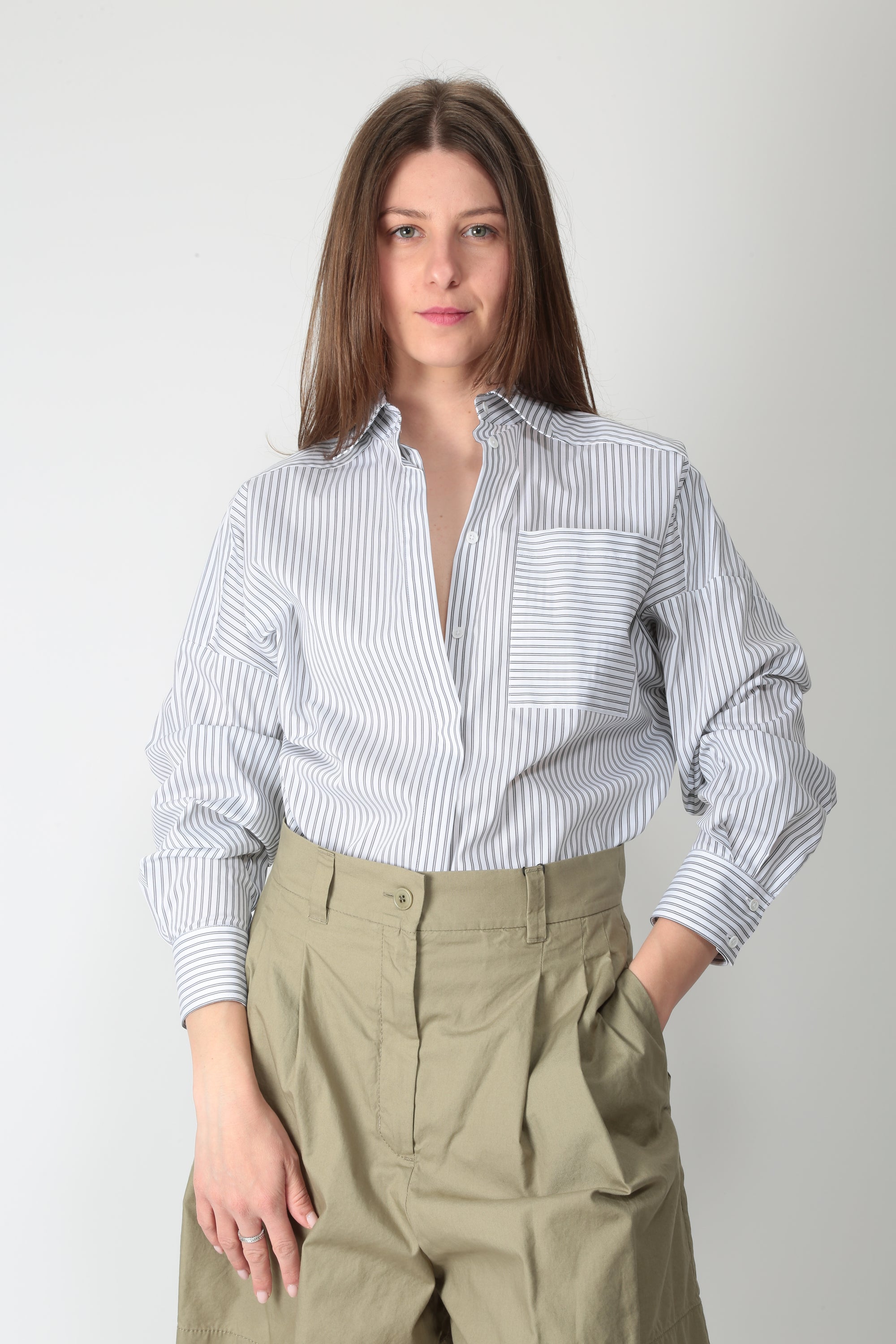 https://admin.shopify.com/store/gulieshop/products/16077538165085#:~:text=https%3A//www.gulieshop.it%20%E2%80%BA%20products%20%E2%80%BA%20camicetta%2Dsnob%2Dcamicia%2Doversize%2Dstretch%2D31401%2D553