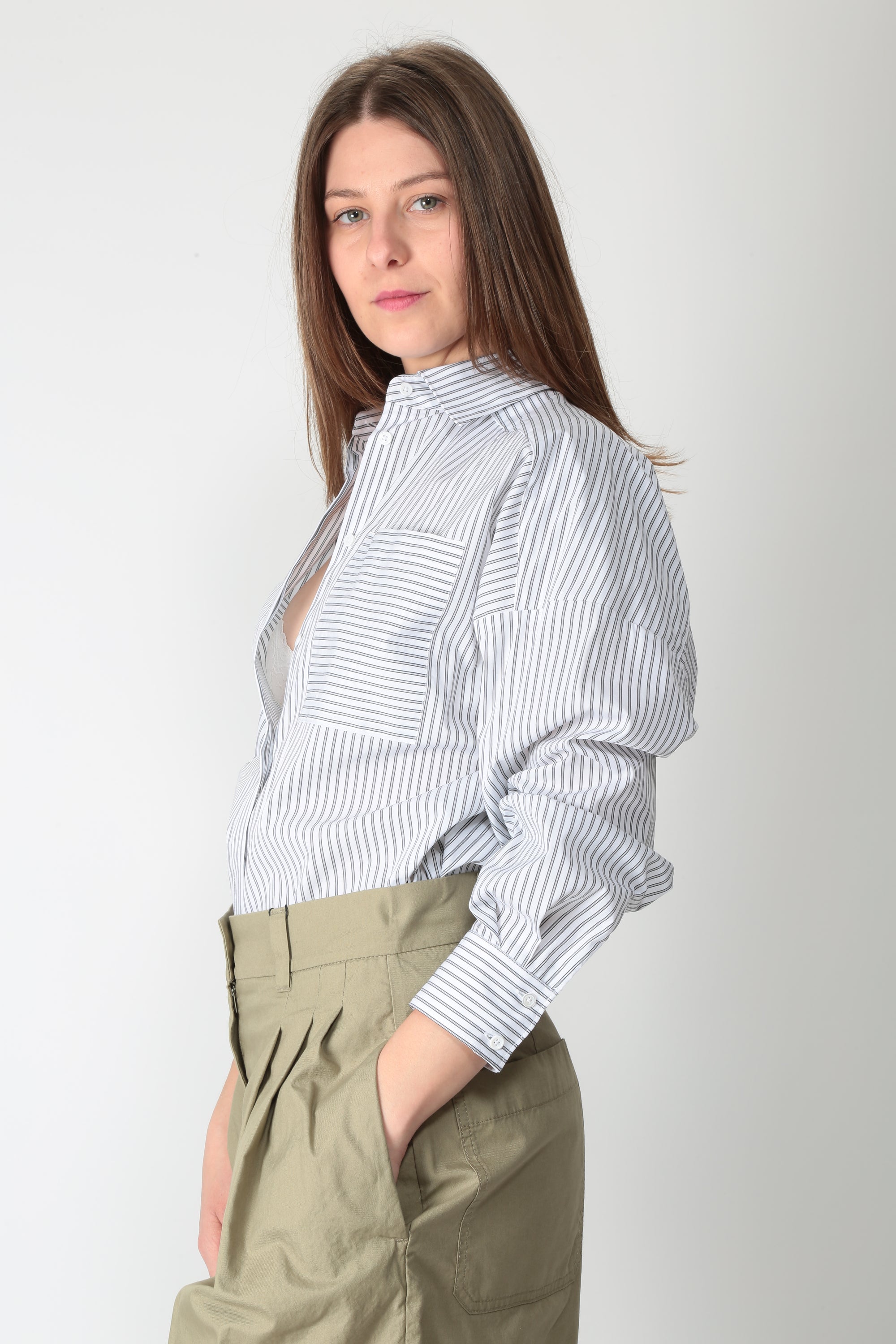https://admin.shopify.com/store/gulieshop/products/16077538165085#:~:text=https%3A//www.gulieshop.it%20%E2%80%BA%20products%20%E2%80%BA%20camicetta%2Dsnob%2Dcamicia%2Doversize%2Dstretch%2D31401%2D553