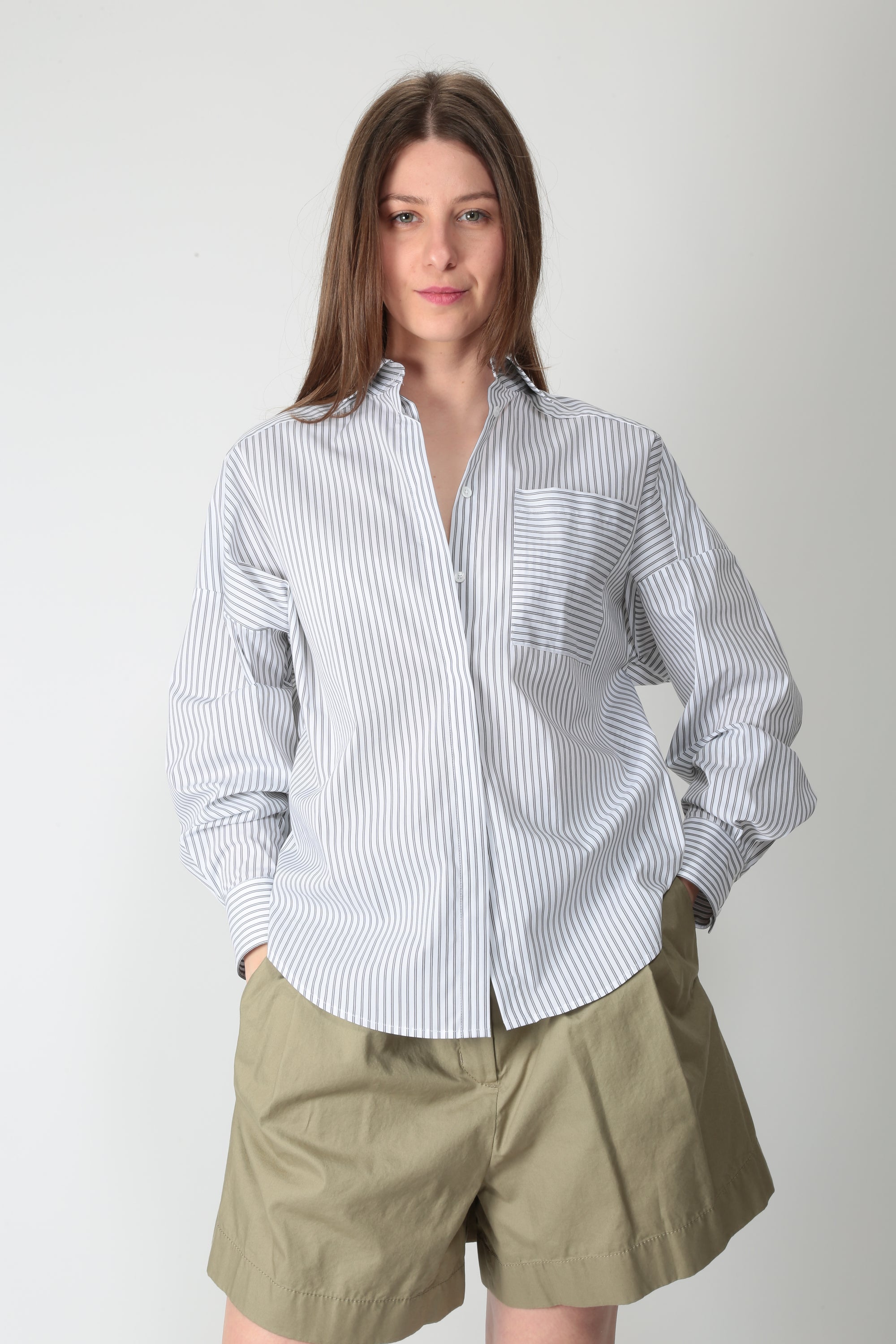 https://admin.shopify.com/store/gulieshop/products/16077538165085#:~:text=https%3A//www.gulieshop.it%20%E2%80%BA%20products%20%E2%80%BA%20camicetta%2Dsnob%2Dcamicia%2Doversize%2Dstretch%2D31401%2D553