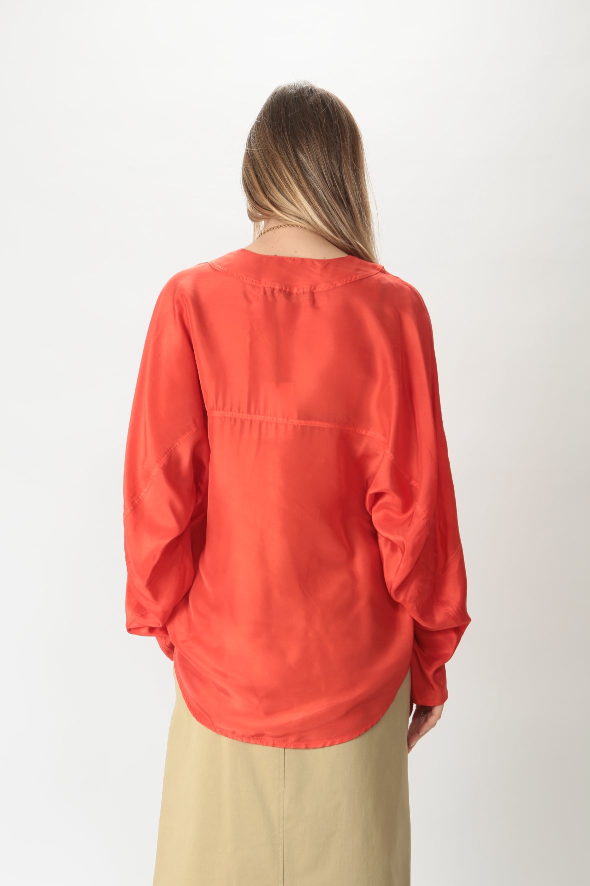 https://admin.shopify.com/store/gulieshop/products/9033135718749#:~:text=Invia-,Tela%20Camicia%20in%20seta%20oversize%20Scout,-Contenuto%20multimediale%201