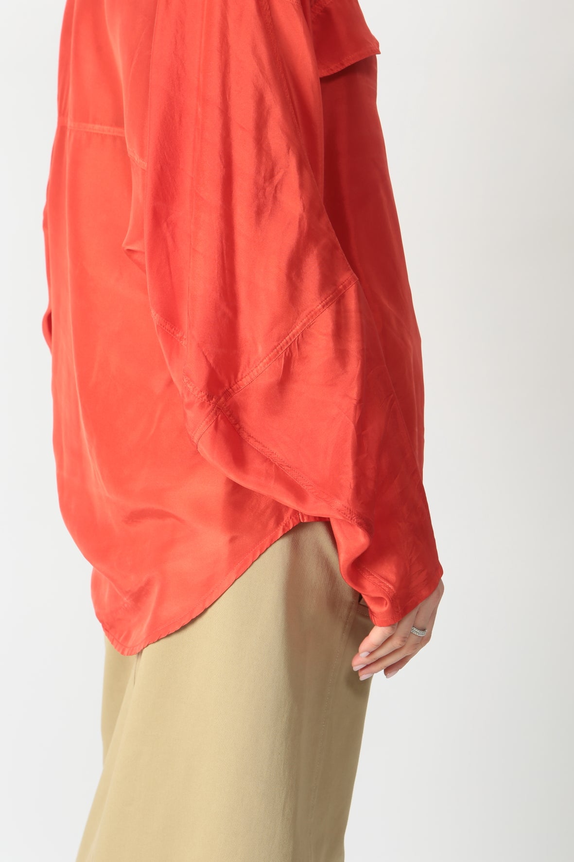 https://admin.shopify.com/store/gulieshop/products/9033135718749#:~:text=Invia-,Tela%20Camicia%20in%20seta%20oversize%20Scout,-Contenuto%20multimediale%201