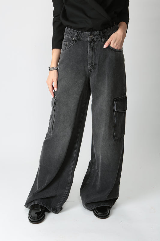 https://admin.shopify.com/store/gulieshop/products/9898627268957#:~:text=https%3A//www.gulieshop.it%20%E2%80%BA%20products%20%E2%80%BA%20ottodame%2Djeans%2Dcargo%2Doversize%2Djea%2Ddp9636