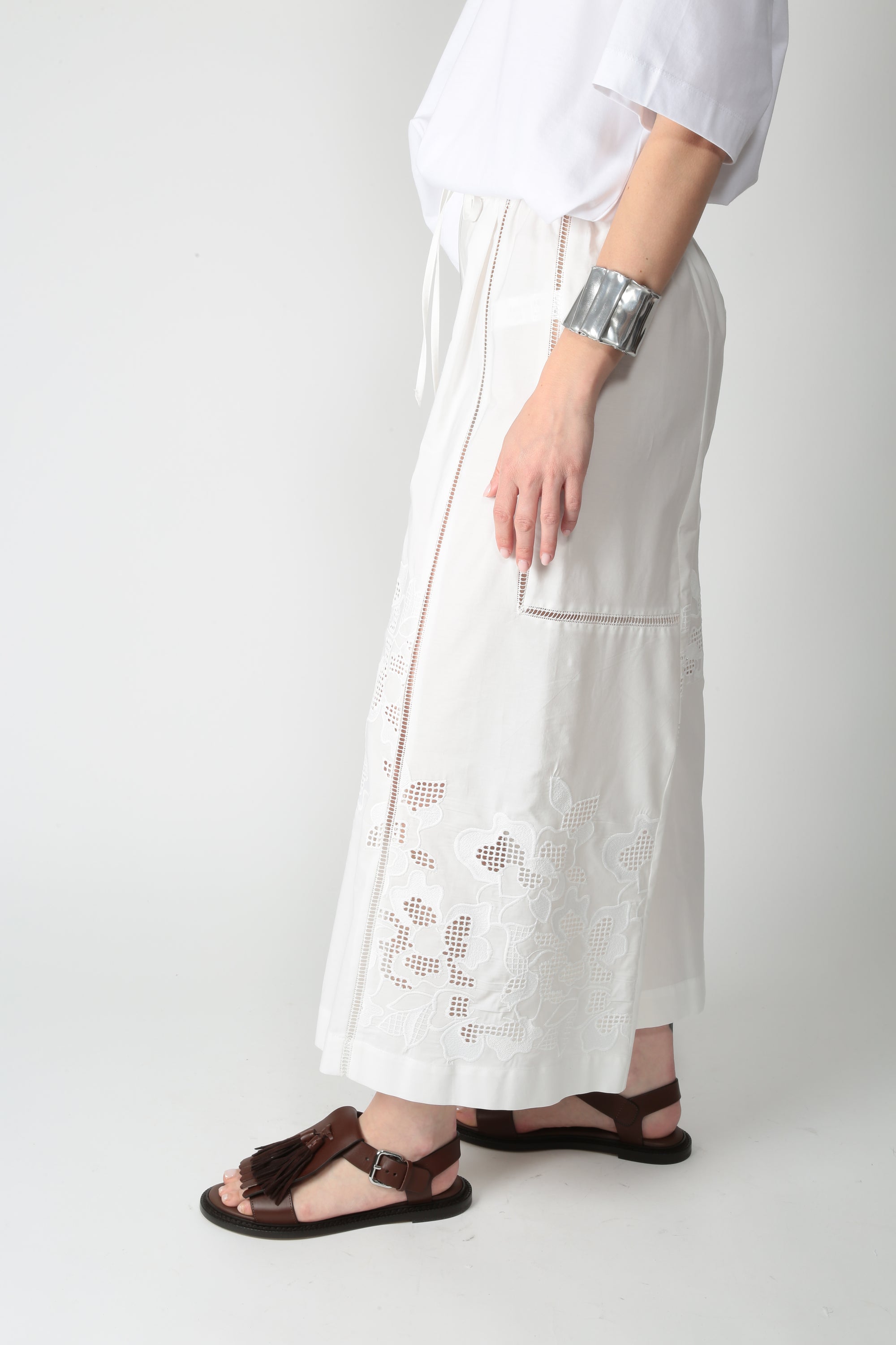 https://admin.shopify.com/store/gulieshop/products/16027972370781#:~:text=https%3A//www.gulieshop.it%20%E2%80%BA%20products%20%E2%80%BA%20beatrice%2Dpantalone%2Dcropped%2Dcon%2Dpizzo%2D26fe1130ri921
