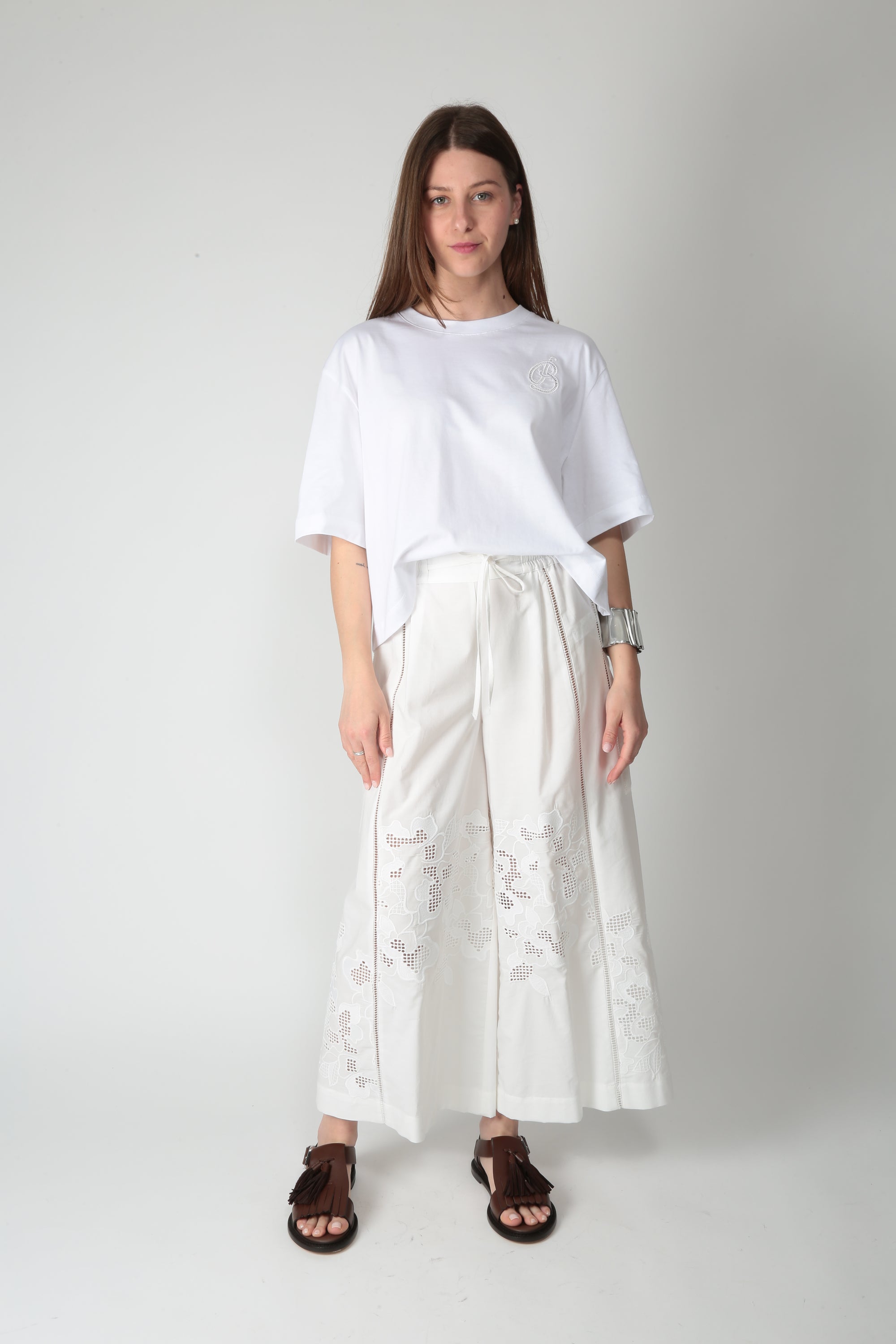 https://admin.shopify.com/store/gulieshop/products/16027972370781#:~:text=https%3A//www.gulieshop.it%20%E2%80%BA%20products%20%E2%80%BA%20beatrice%2Dpantalone%2Dcropped%2Dcon%2Dpizzo%2D26fe1130ri921