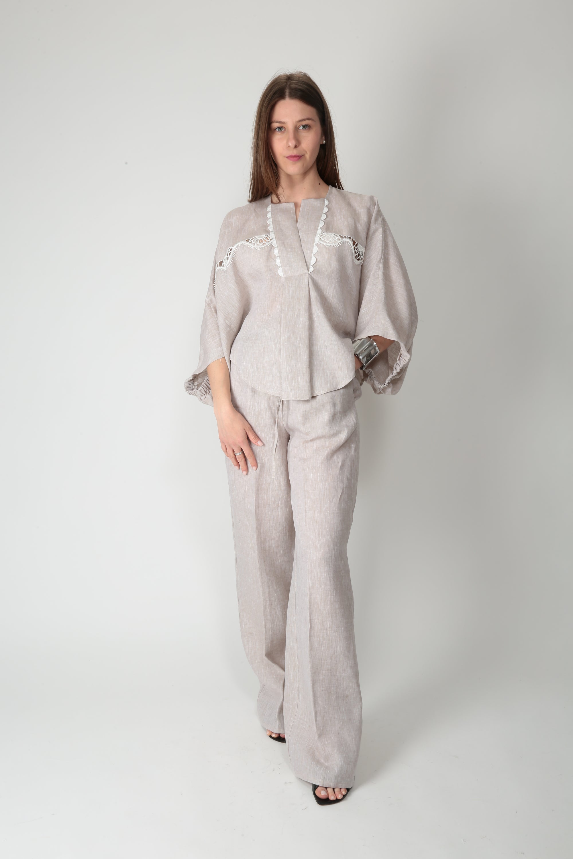 https://admin.shopify.com/store/gulieshop/products/16027972010333#:~:text=https%3A//www.gulieshop.it%20%E2%80%BA%20products%20%E2%80%BA%20beatrice%2Dcamicia%2Dcon%2Dpizzo%2D26fe4367hawaii