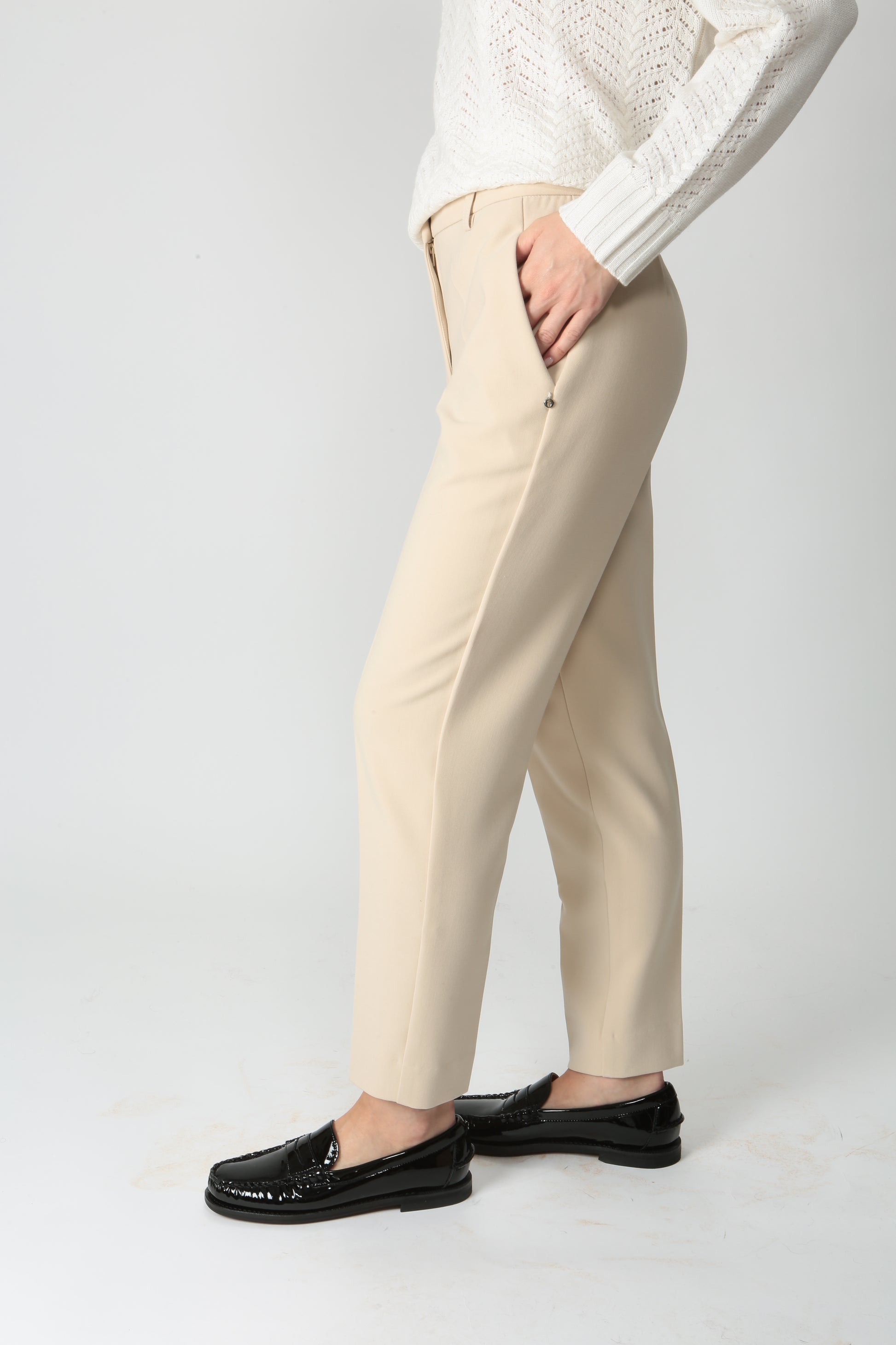 https://admin.shopify.com/store/gulieshop/products/9898602168669#:~:text=https%3A//www.gulieshop.it%20%E2%80%BA%20products%20%E2%80%BA%20ottodame%2Dpantalone%2Da%2Dsigaretta%2Dlim%2Ddp9621%2D1