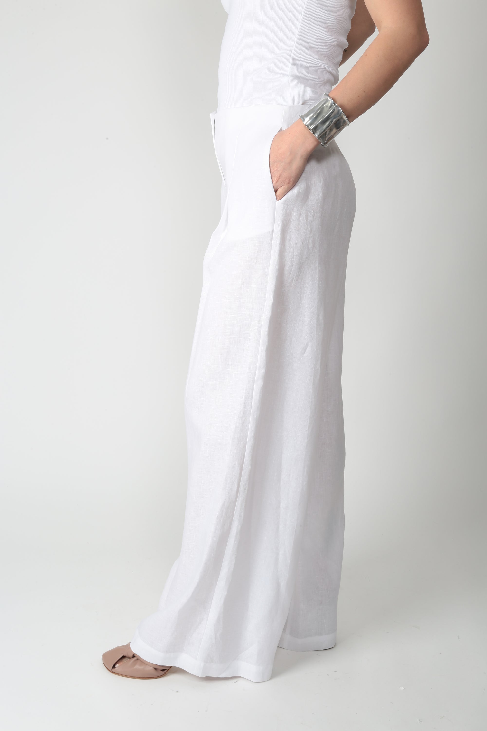 https://admin.shopify.com/store/gulieshop/products/16084793753949#:~:text=https%3A//www.gulieshop.it%20%E2%80%BA%20products%20%E2%80%BA%20meimeij%2Dpantalone%2Din%2Dlino%2Dm6eh07