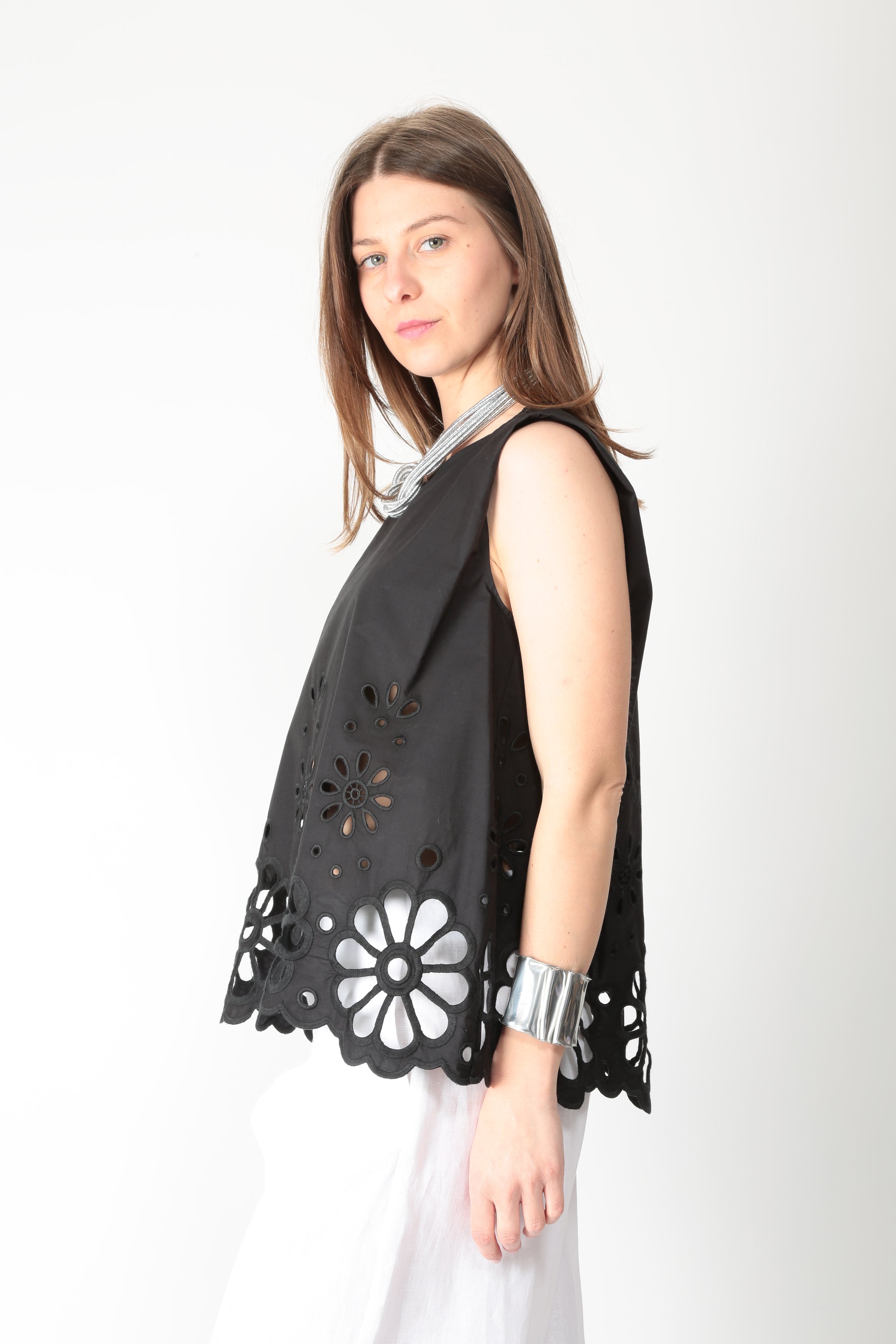 https://admin.shopify.com/store/gulieshop/products/16084793327965#:~:text=https%3A//www.gulieshop.it%20%E2%80%BA%20products%20%E2%80%BA%20meimeij%2Dtop%2Dcon%2Dricamo%2Dm6eaa3