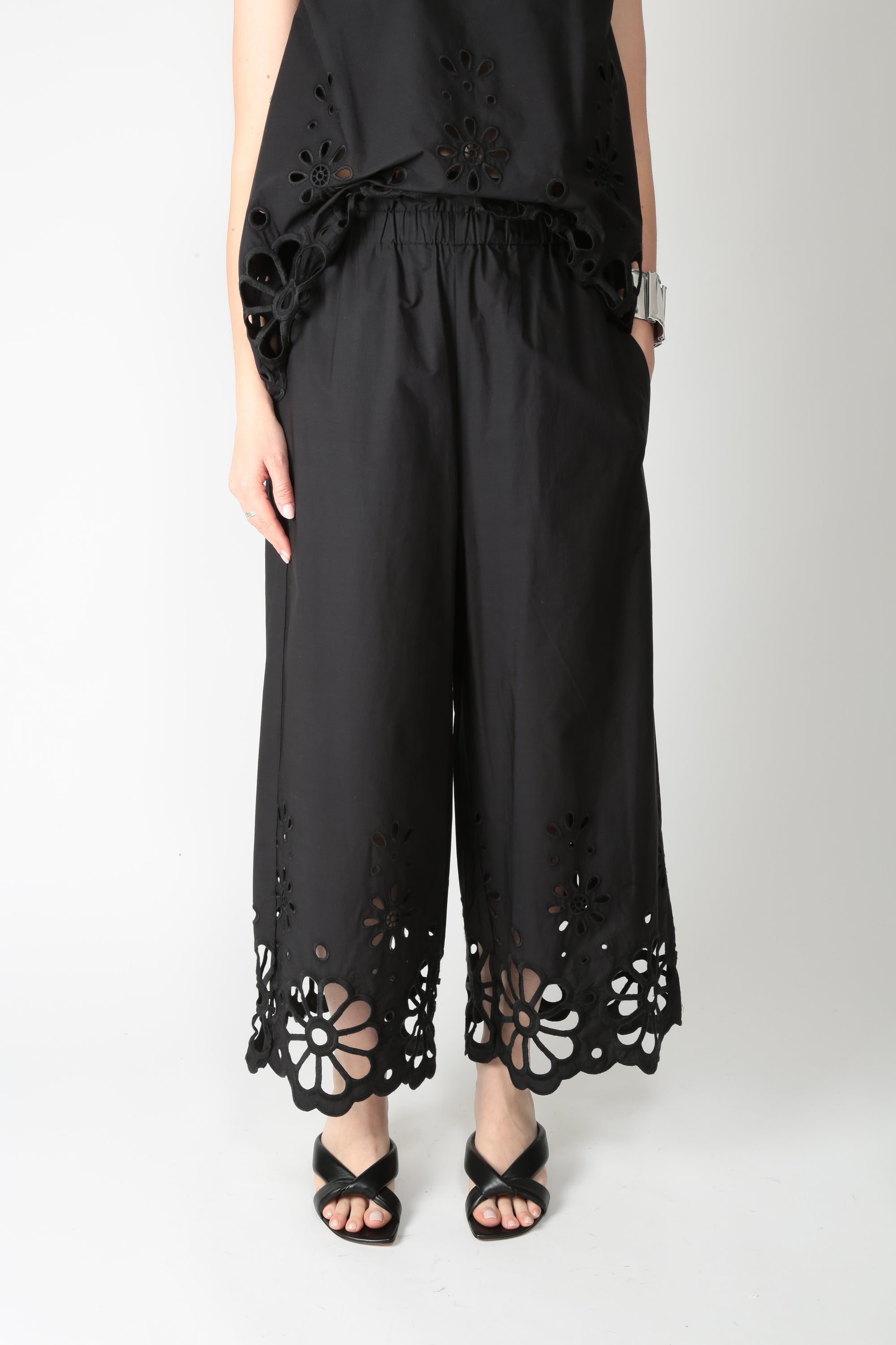 https://admin.shopify.com/store/gulieshop/products/16084793459037#:~:text=https%3A//www.gulieshop.it%20%E2%80%BA%20products%20%E2%80%BA%20meimeij%2Dpantalone%2Dcon%2Dmotivo%2Dsangallo%2Dm6eaa2