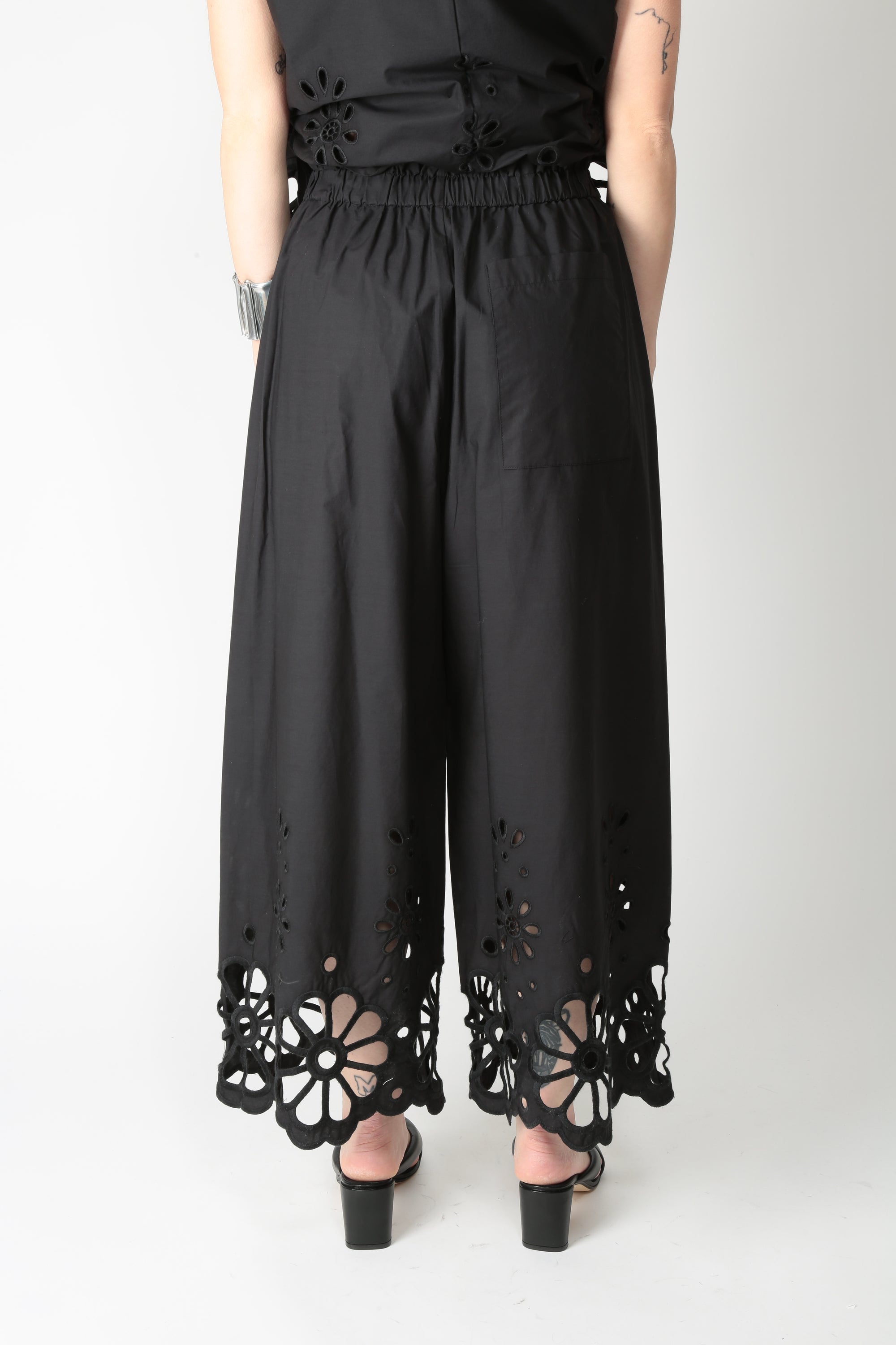 https://admin.shopify.com/store/gulieshop/products/16084793459037#:~:text=https%3A//www.gulieshop.it%20%E2%80%BA%20products%20%E2%80%BA%20meimeij%2Dpantalone%2Dcon%2Dmotivo%2Dsangallo%2Dm6eaa2