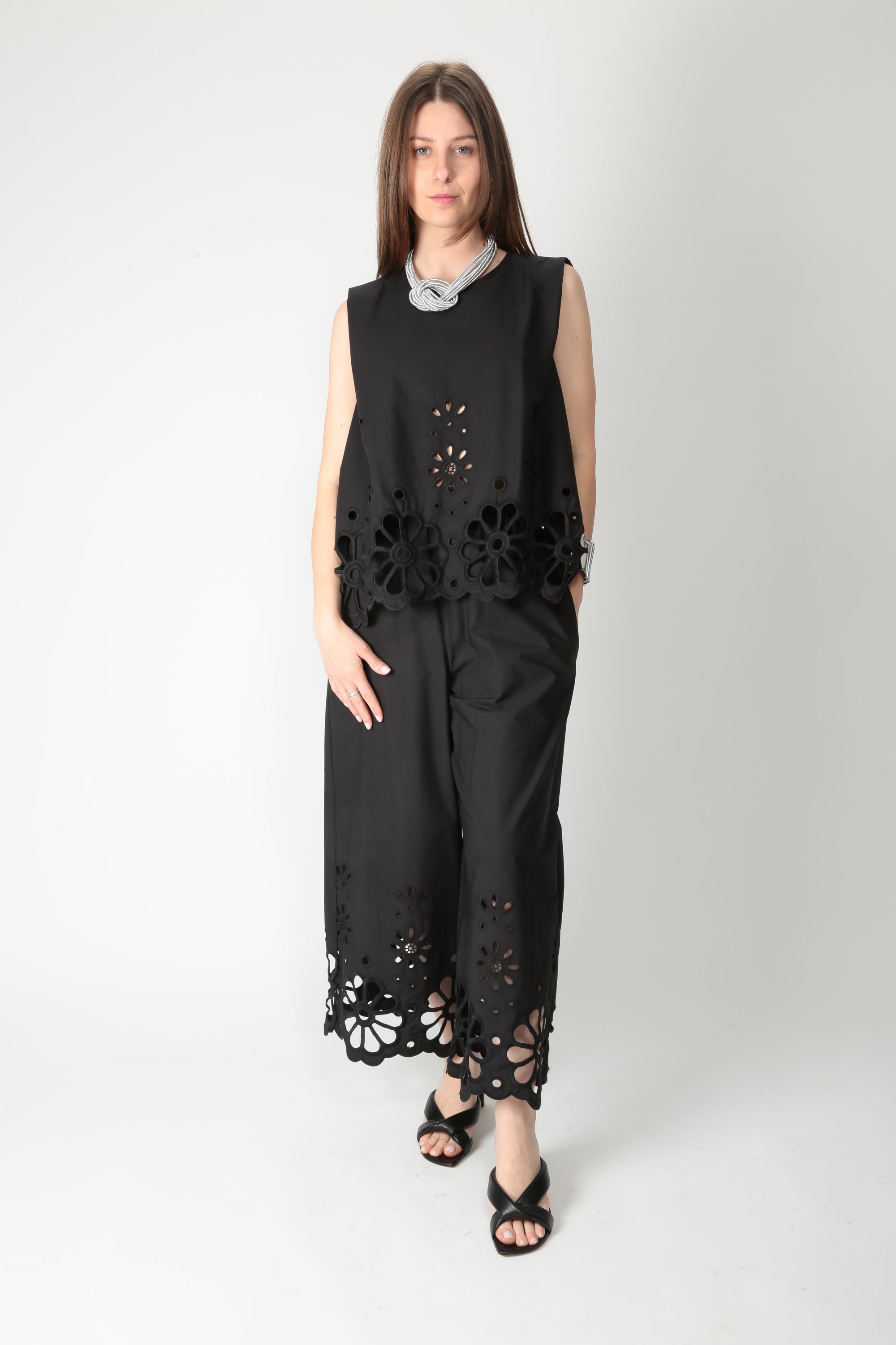 https://admin.shopify.com/store/gulieshop/products/16084793459037#:~:text=https%3A//www.gulieshop.it%20%E2%80%BA%20products%20%E2%80%BA%20meimeij%2Dpantalone%2Dcon%2Dmotivo%2Dsangallo%2Dm6eaa2