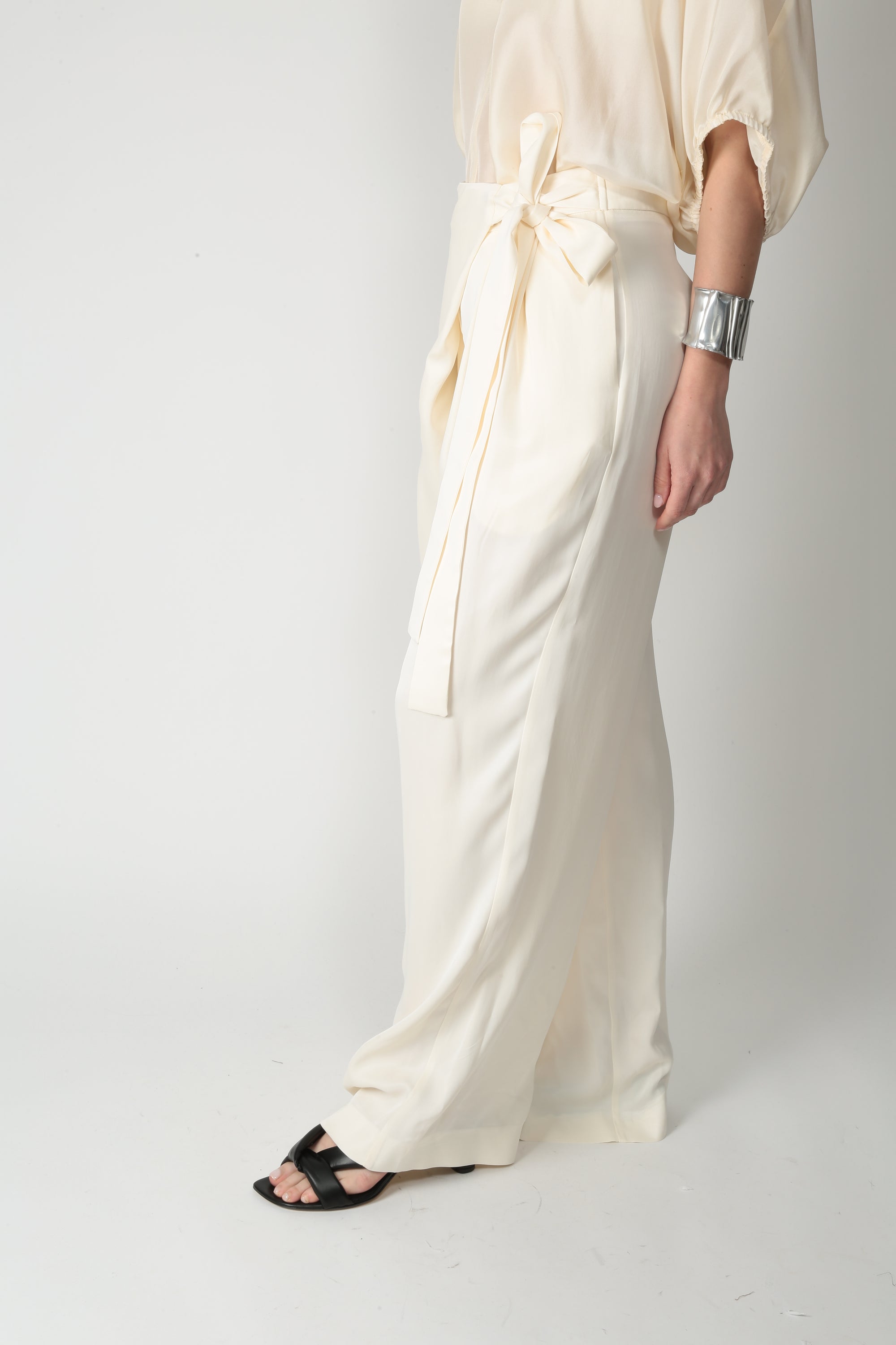 https://admin.shopify.com/store/gulieshop/products/16084793786717#:~:text=https%3A//www.gulieshop.it%20%E2%80%BA%20products%20%E2%80%BA%20meimeij%2Dpantalone%2Dampio%2Dm6ep03