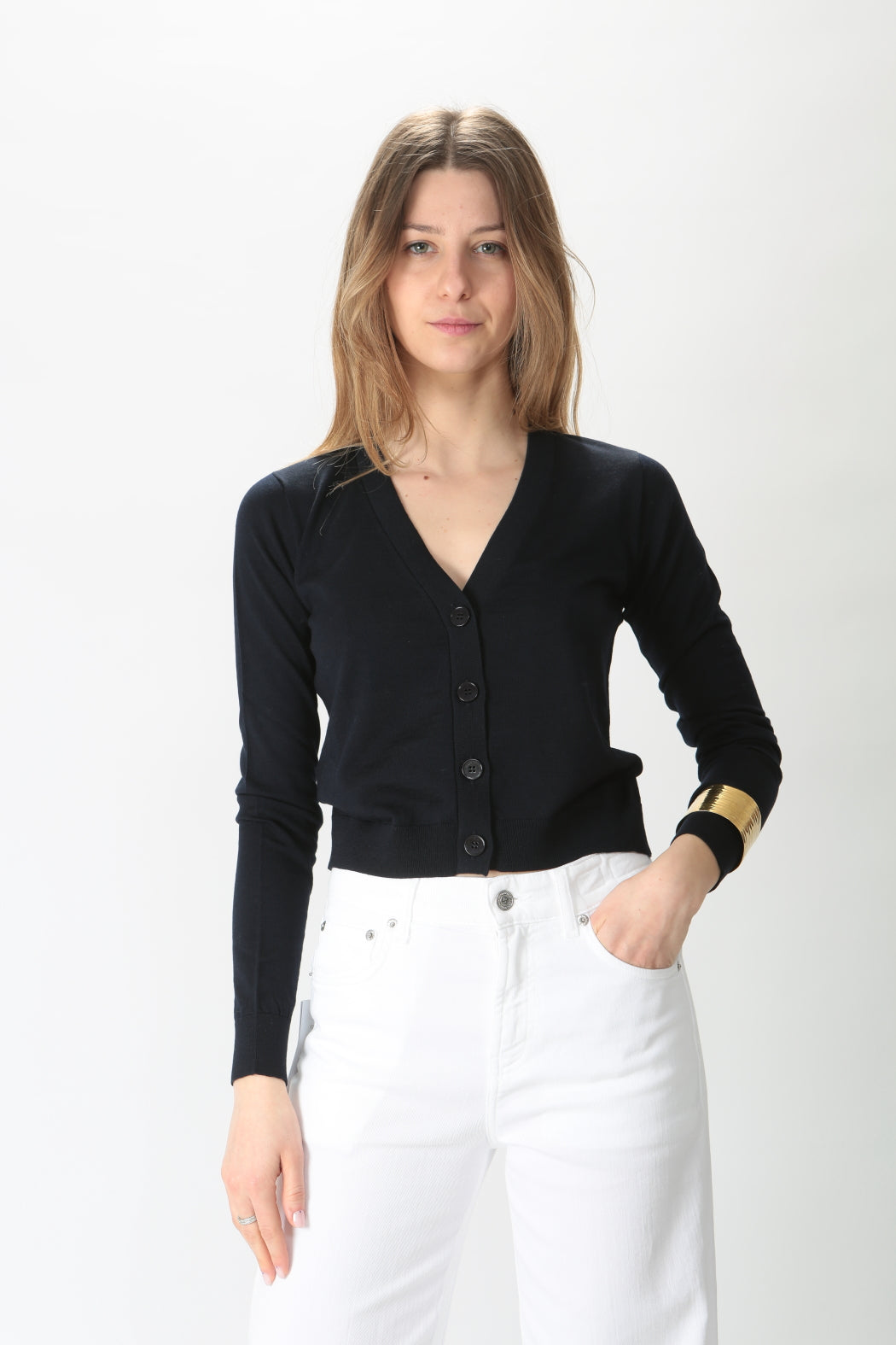 https://admin.shopify.com/store/gulieshop/products/9042020663645#:~:text=Invia-,R.%20Collina%20Cardigan%20cropped%20T03010,-Contenuto%20multimediale%201
