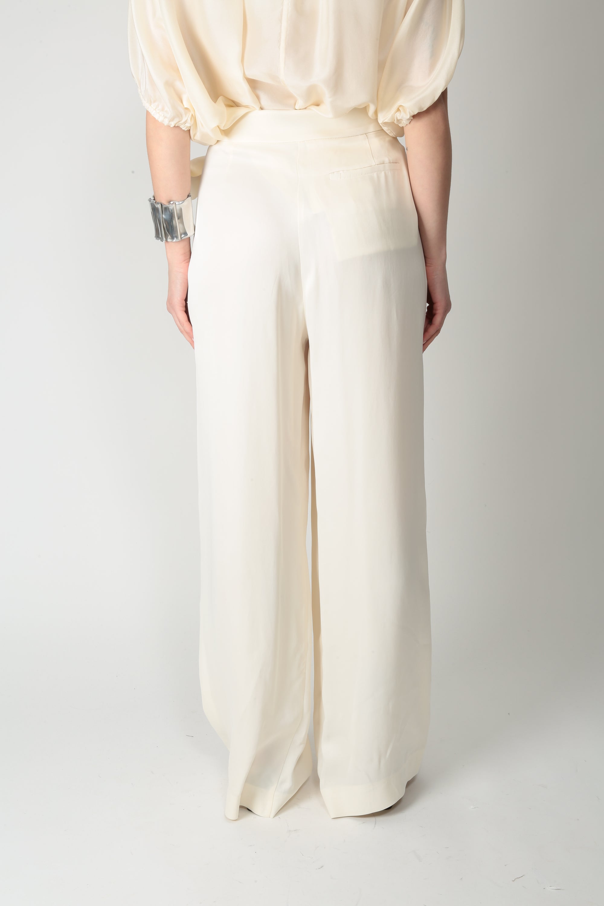 https://admin.shopify.com/store/gulieshop/products/16084793786717#:~:text=https%3A//www.gulieshop.it%20%E2%80%BA%20products%20%E2%80%BA%20meimeij%2Dpantalone%2Dampio%2Dm6ep03