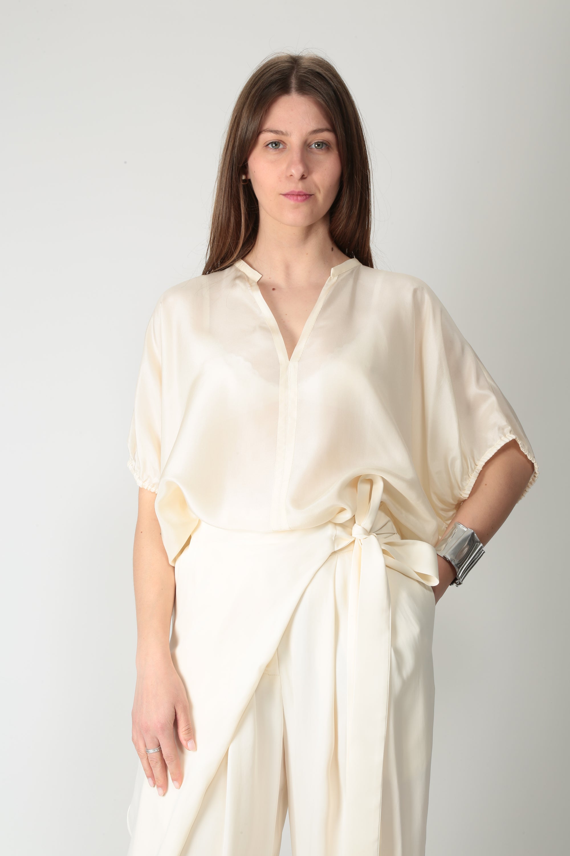 https://admin.shopify.com/store/gulieshop/products/16006688309597#:~:text=https%3A//www.gulieshop.it%20%E2%80%BA%20products%20%E2%80%BA%20meimeij%2Dblusa%2Din%2Dseta%2Dm6ed03