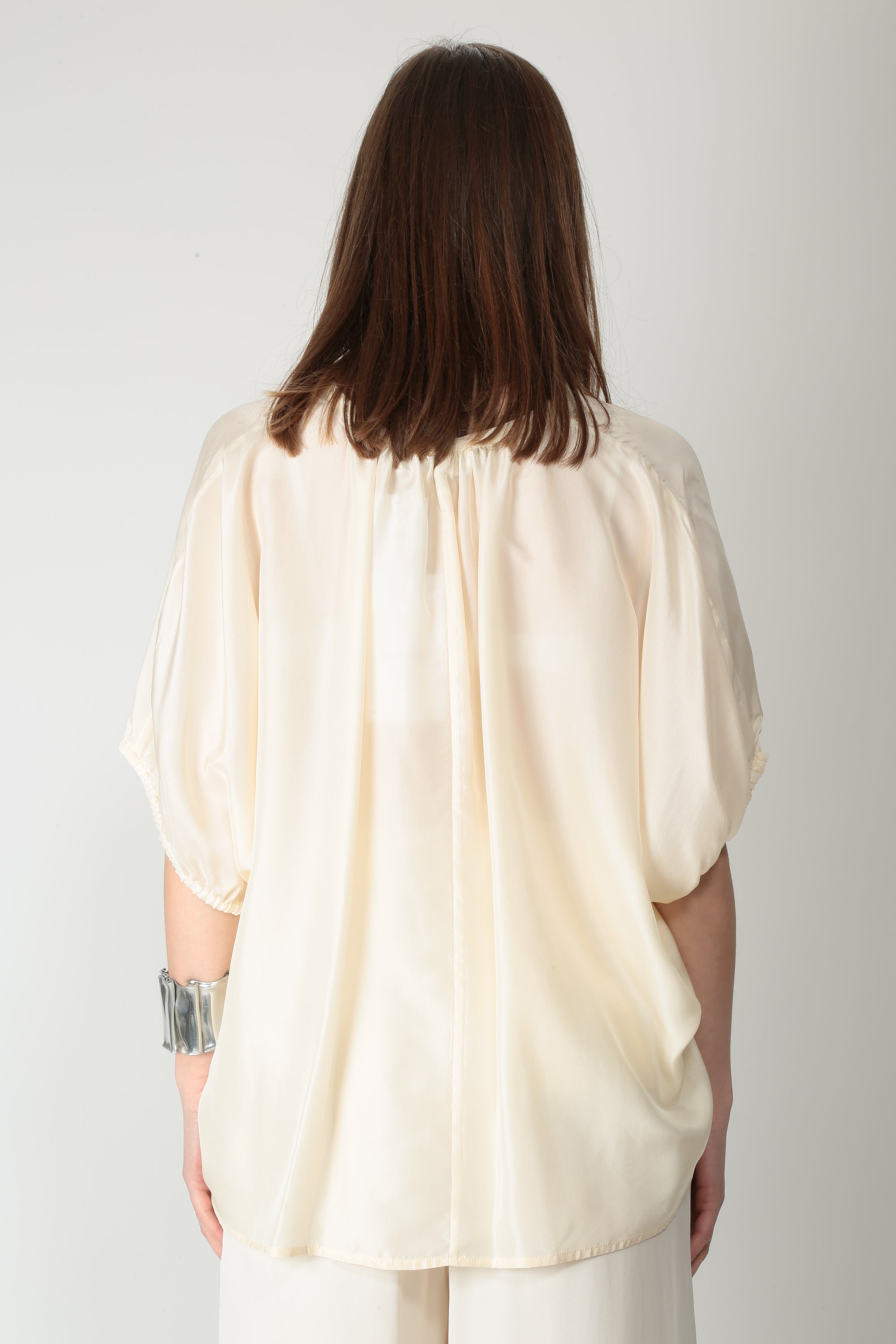 https://admin.shopify.com/store/gulieshop/products/16006688309597#:~:text=https%3A//www.gulieshop.it%20%E2%80%BA%20products%20%E2%80%BA%20meimeij%2Dblusa%2Din%2Dseta%2Dm6ed03