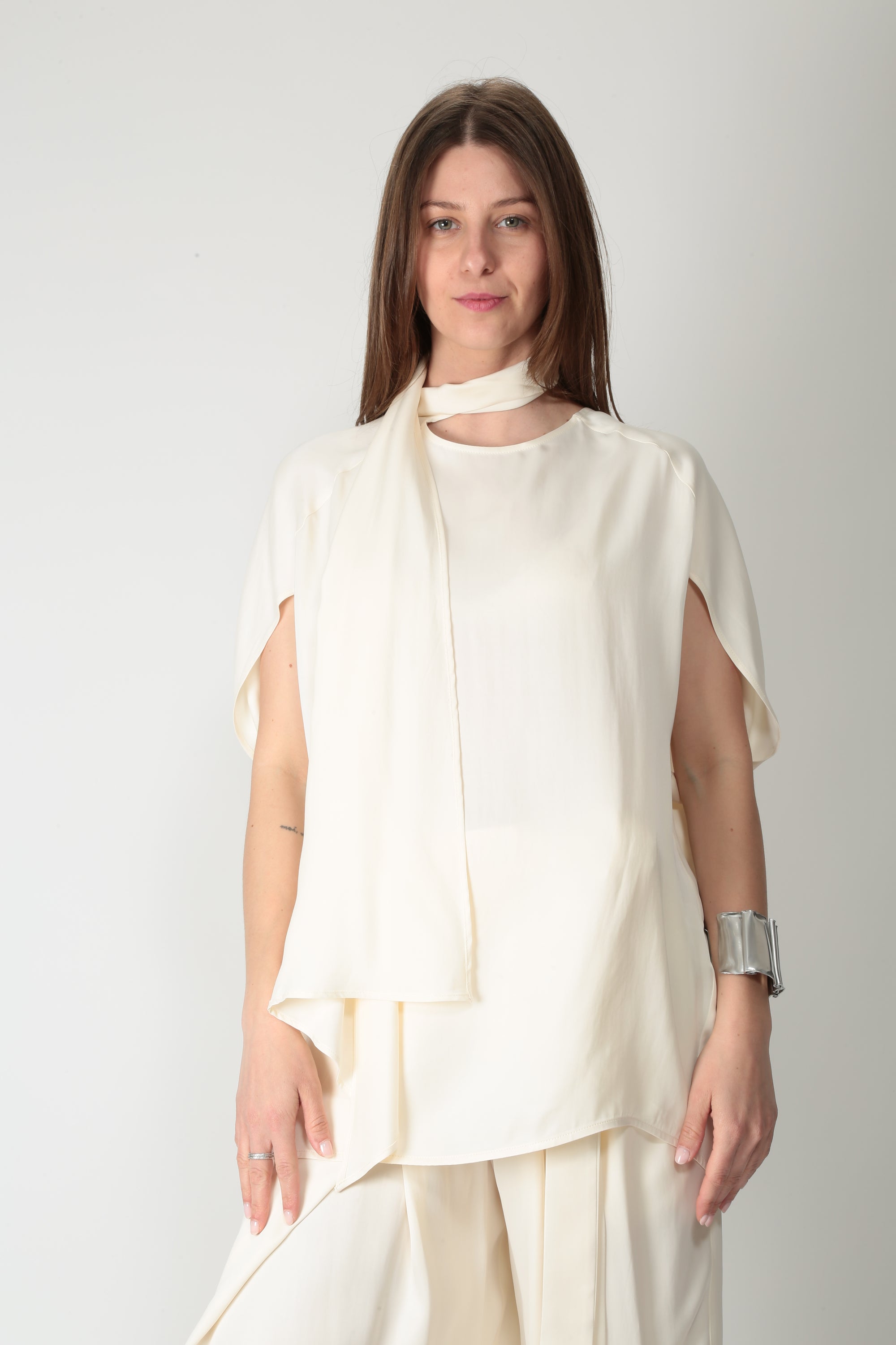 https://admin.shopify.com/store/gulieshop/products/16006688276829#:~:text=https%3A//www.gulieshop.it%20%E2%80%BA%20products%20%E2%80%BA%20meimeij%2Dcamicia%2Dcon%2Dfoulard%2Dm6ep00