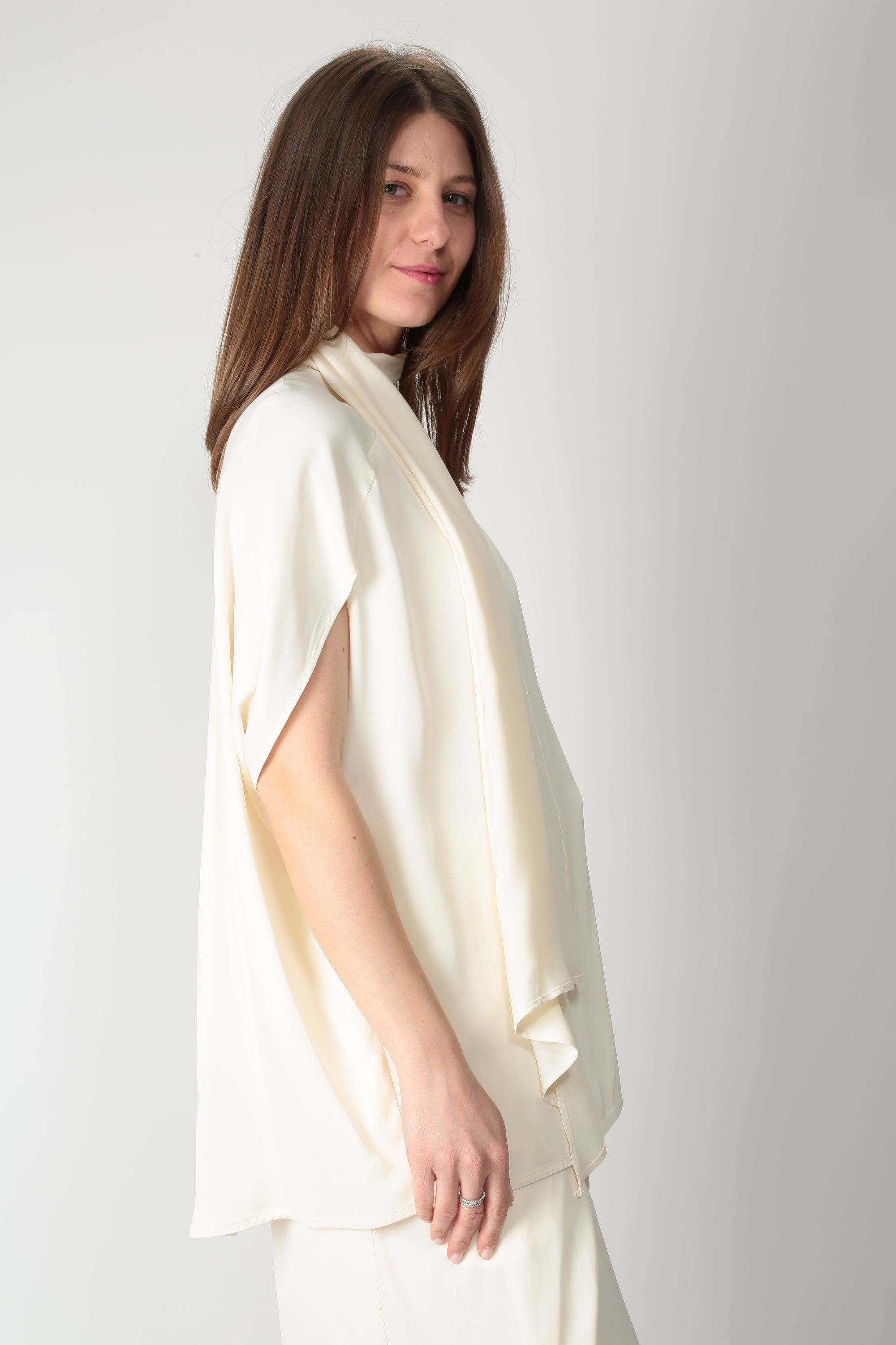 https://admin.shopify.com/store/gulieshop/products/16006688276829#:~:text=https%3A//www.gulieshop.it%20%E2%80%BA%20products%20%E2%80%BA%20meimeij%2Dcamicia%2Dcon%2Dfoulard%2Dm6ep00