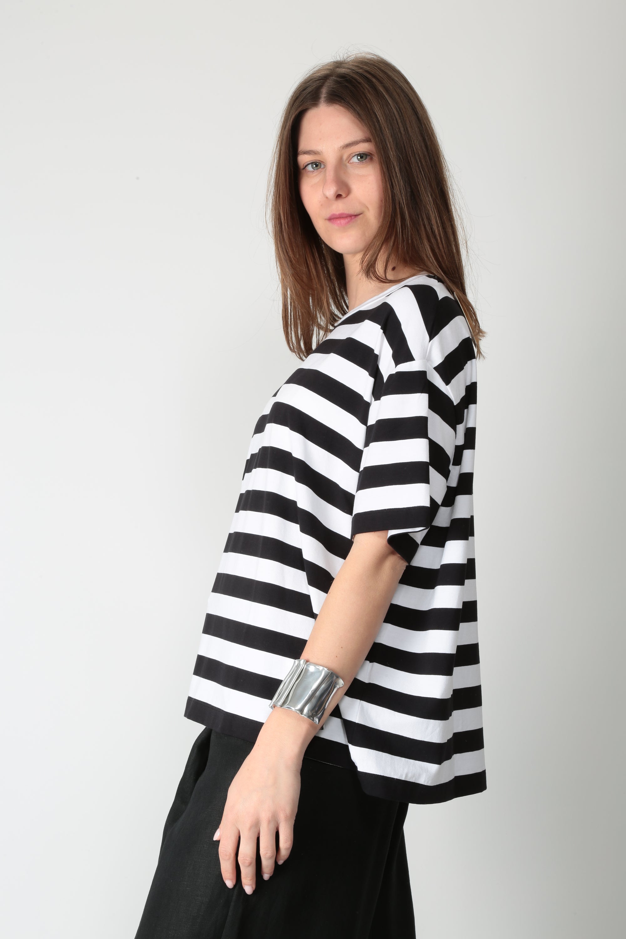 https://admin.shopify.com/store/gulieshop/products/16084794736989#:~:text=https%3A//www.gulieshop.it%20%E2%80%BA%20products%20%E2%80%BA%20majestic%2Dt%2Dshirt%2Doversize%2Dm608%2Dft1104