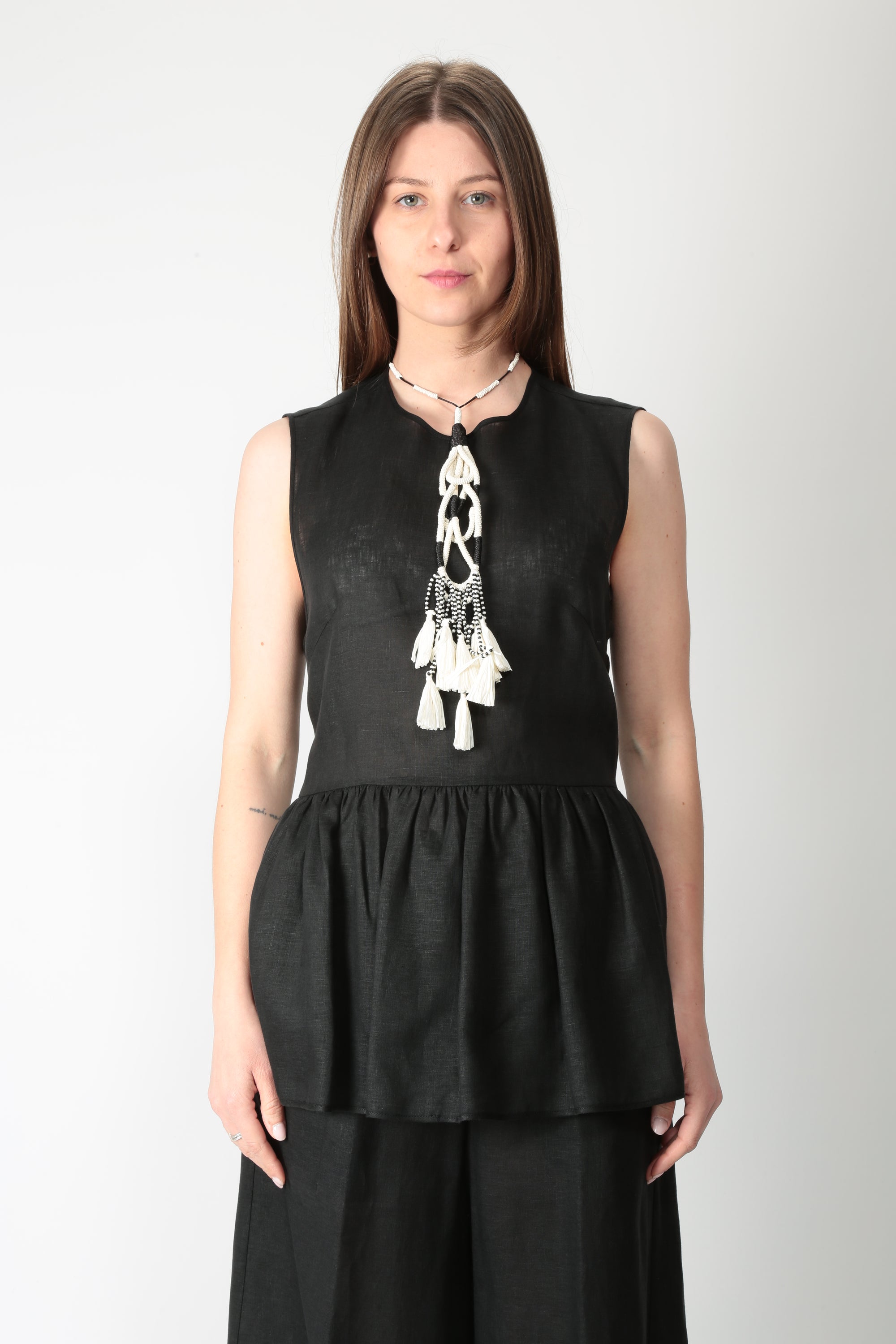 https://admin.shopify.com/store/gulieshop/products/16075259380061#:~:text=https%3A//www.gulieshop.it%20%E2%80%BA%20products%20%E2%80%BA%20l%2Dconti%2Dtop%2Dsmanicato%2Din%2Dlino%2Dharriett%2Dl6sl09
