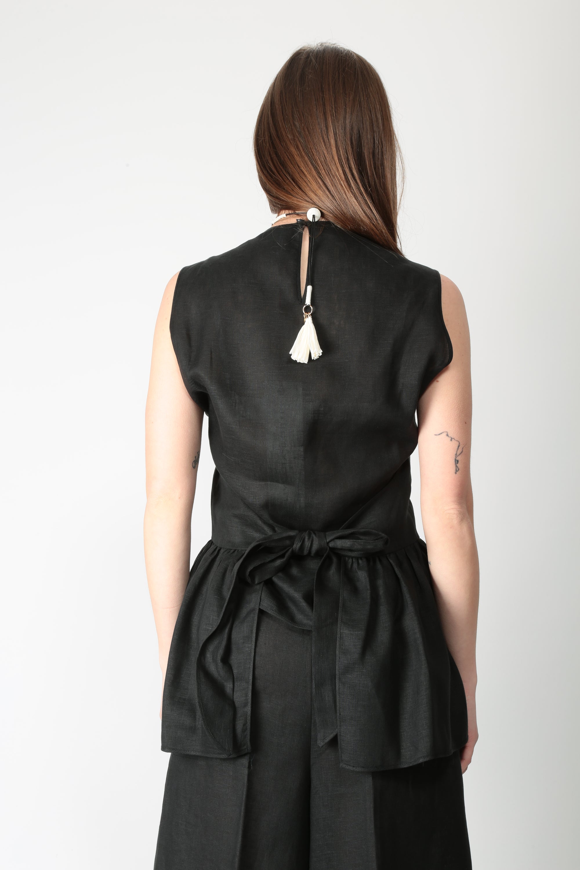 https://admin.shopify.com/store/gulieshop/products/16075259380061#:~:text=https%3A//www.gulieshop.it%20%E2%80%BA%20products%20%E2%80%BA%20l%2Dconti%2Dtop%2Dsmanicato%2Din%2Dlino%2Dharriett%2Dl6sl09