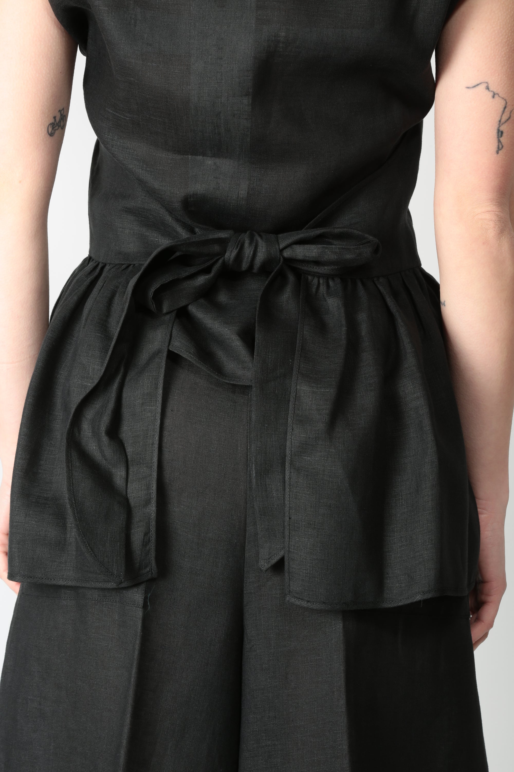 https://admin.shopify.com/store/gulieshop/products/16075259380061#:~:text=https%3A//www.gulieshop.it%20%E2%80%BA%20products%20%E2%80%BA%20l%2Dconti%2Dtop%2Dsmanicato%2Din%2Dlino%2Dharriett%2Dl6sl09