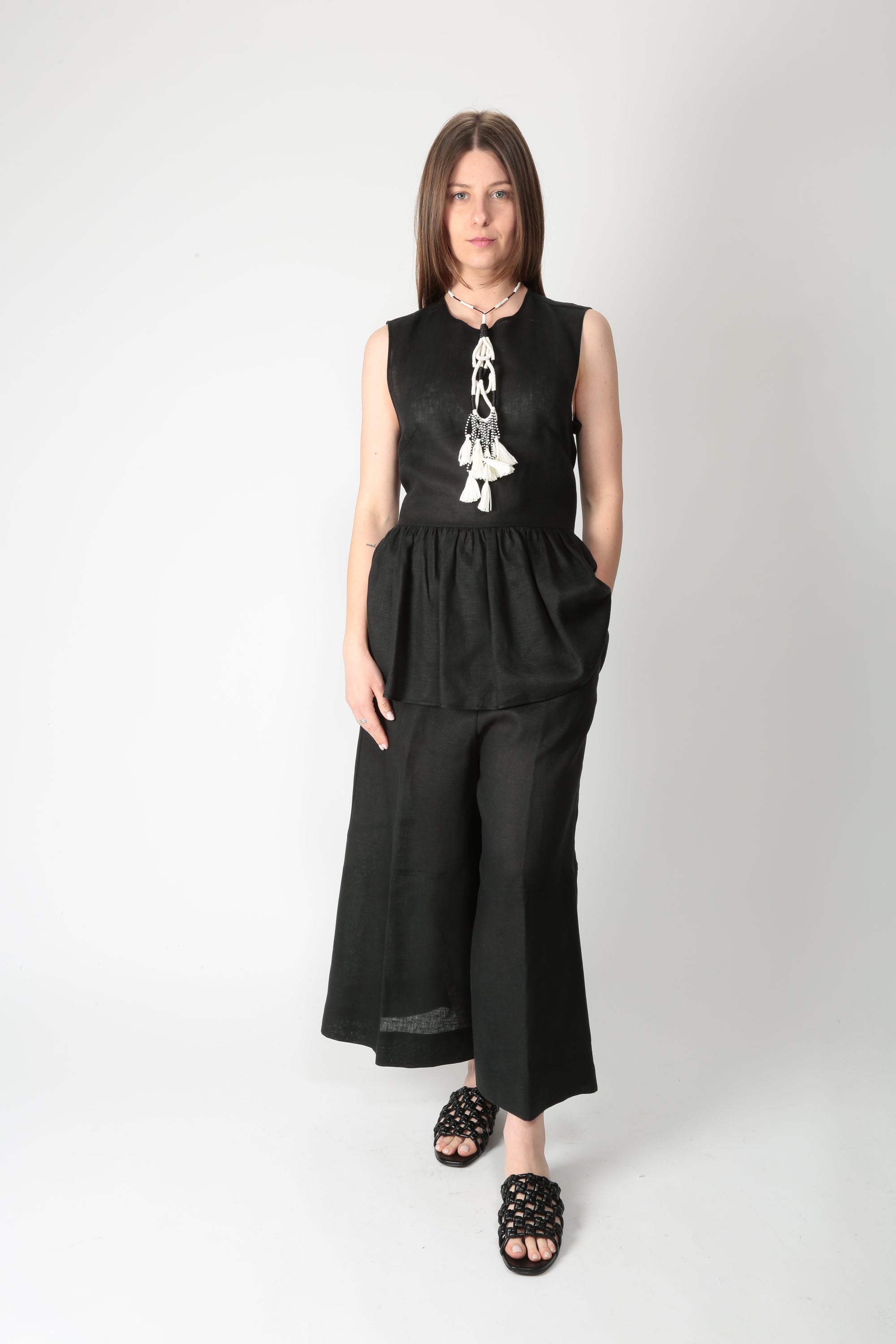 https://admin.shopify.com/store/gulieshop/products/16075259412829#:~:text=https%3A//www.gulieshop.it%20%E2%80%BA%20products%20%E2%80%BA%20l%2Dconti%2Dpantalone%2Din%2Dlino%2Dedgar%2Dl6sl42