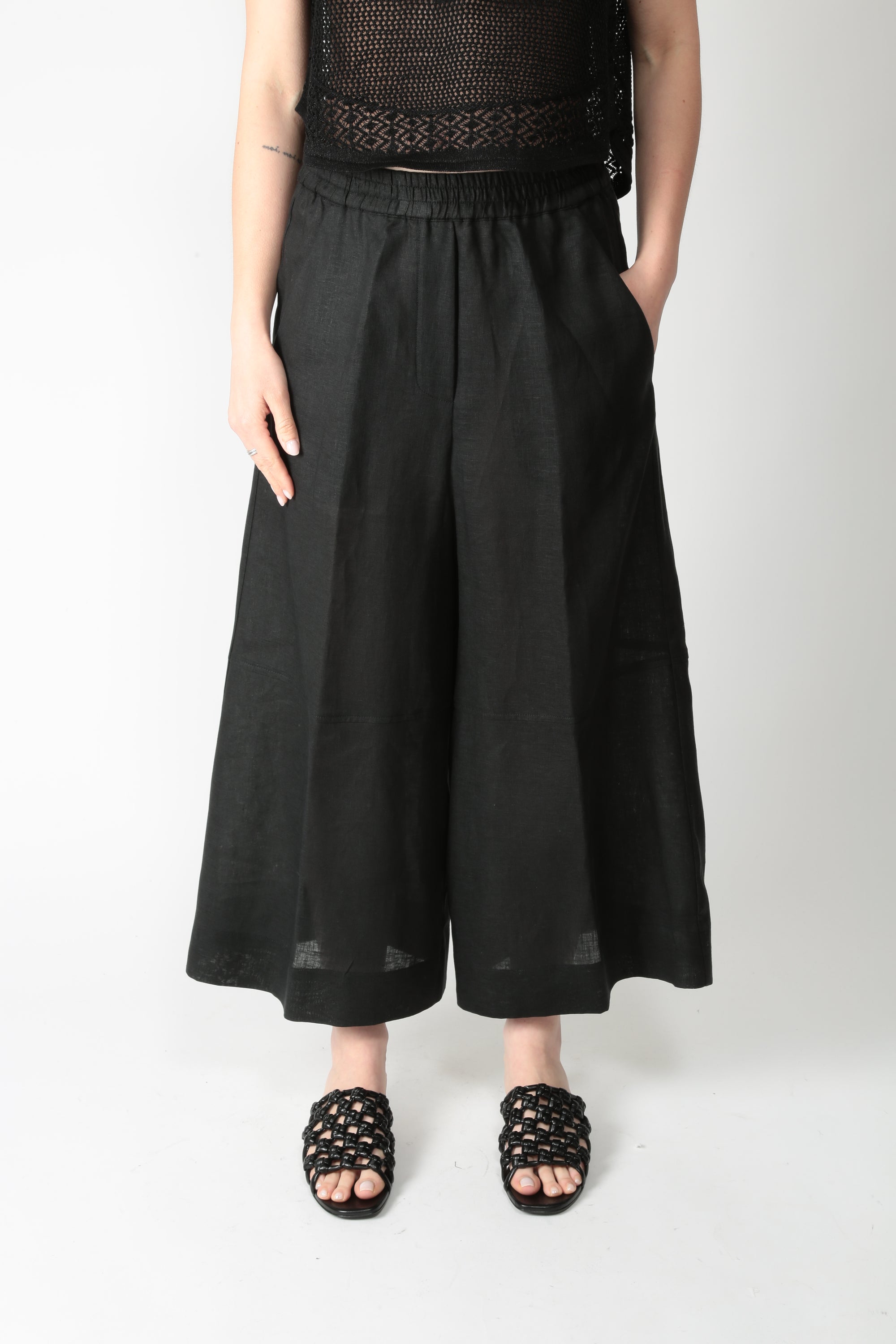 https://admin.shopify.com/store/gulieshop/products/16075259412829#:~:text=https%3A//www.gulieshop.it%20%E2%80%BA%20products%20%E2%80%BA%20l%2Dconti%2Dpantalone%2Din%2Dlino%2Dedgar%2Dl6sl42