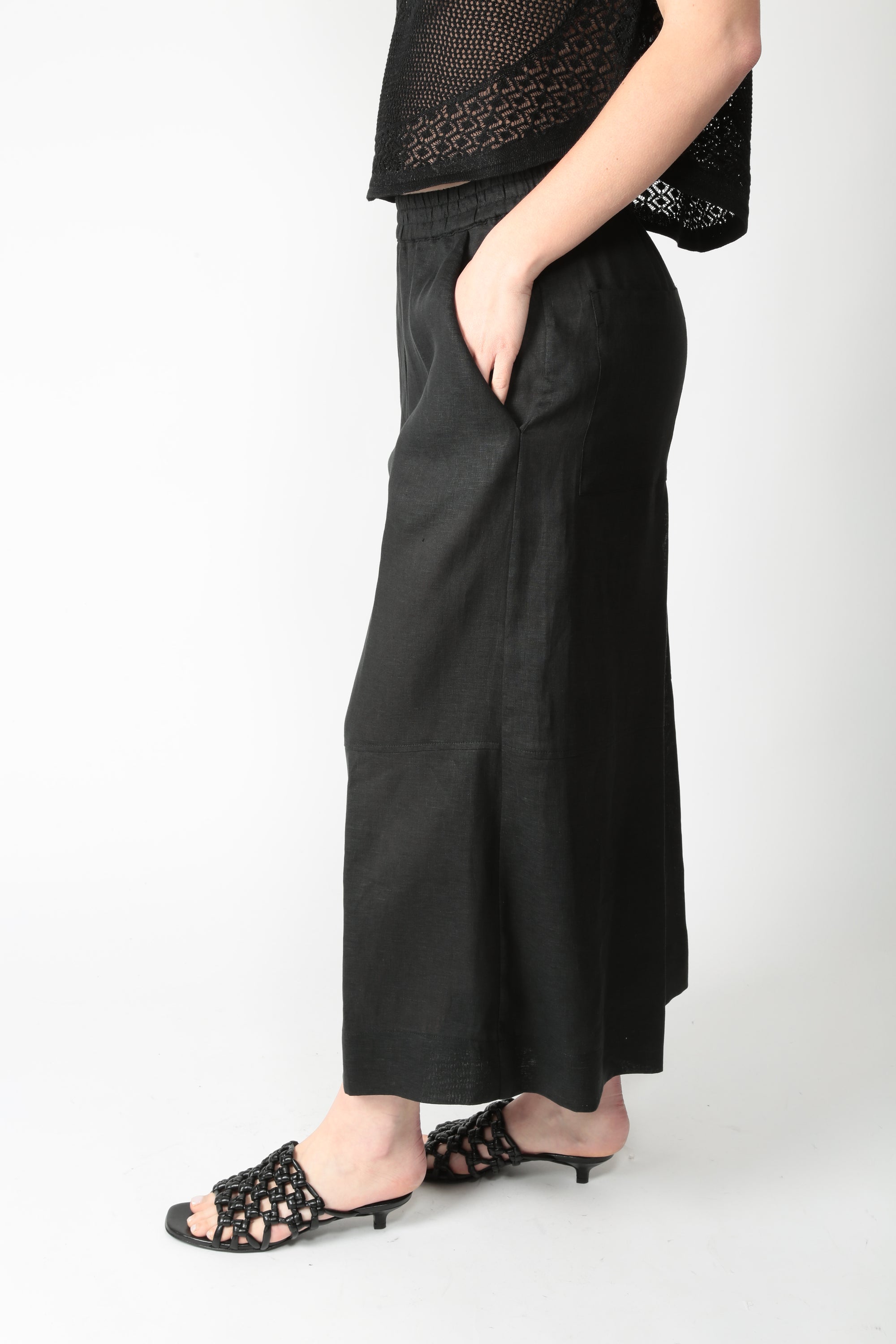 https://admin.shopify.com/store/gulieshop/products/16075259412829#:~:text=https%3A//www.gulieshop.it%20%E2%80%BA%20products%20%E2%80%BA%20l%2Dconti%2Dpantalone%2Din%2Dlino%2Dedgar%2Dl6sl42