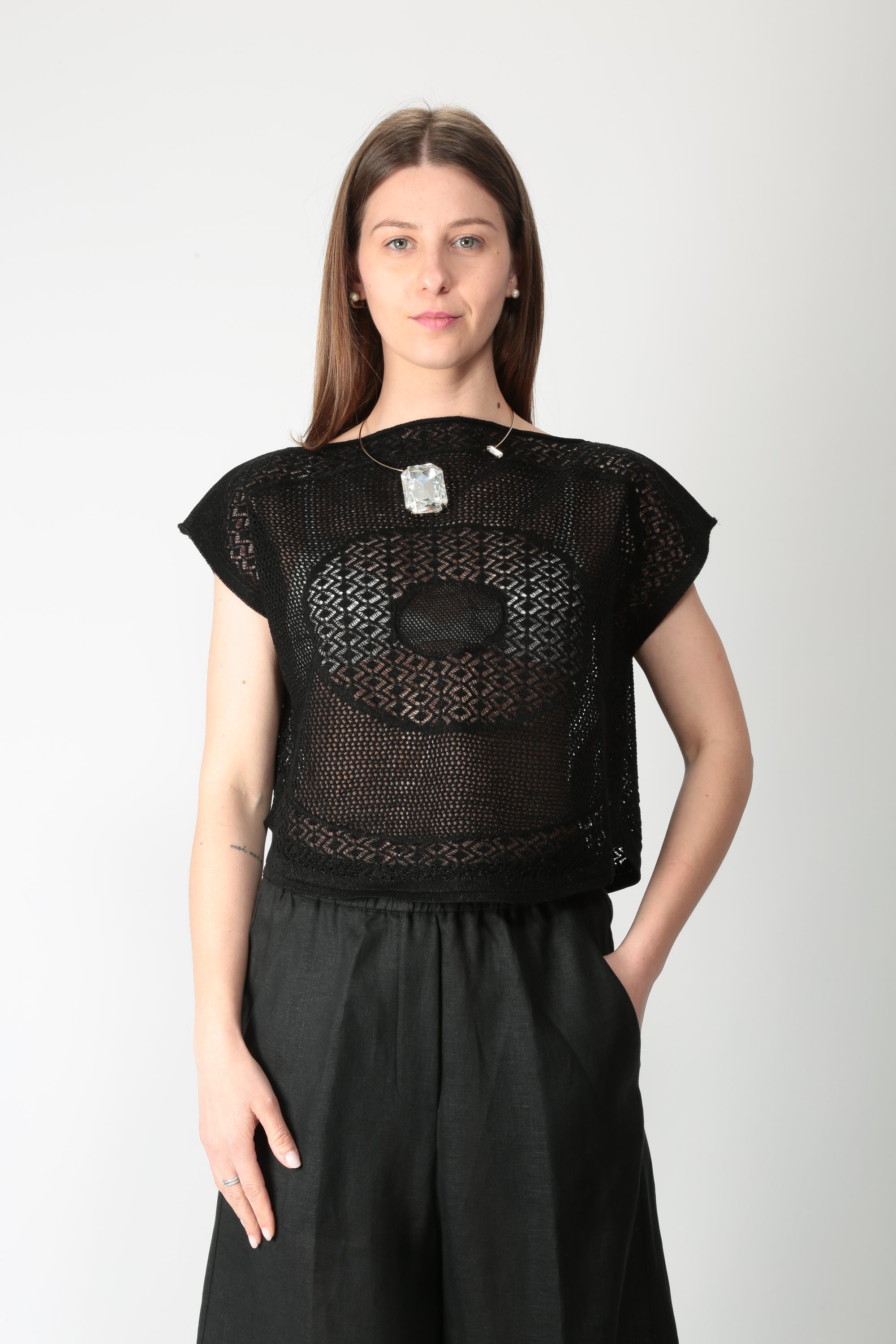 https://admin.shopify.com/store/gulieshop/products/16028296544605#:~:text=https%3A//www.gulieshop.it%20%E2%80%BA%20products%20%E2%80%BA%20l%2Dconti%2Dtop%2Dcropped%2Dleila%2Dl6sd52%2D1