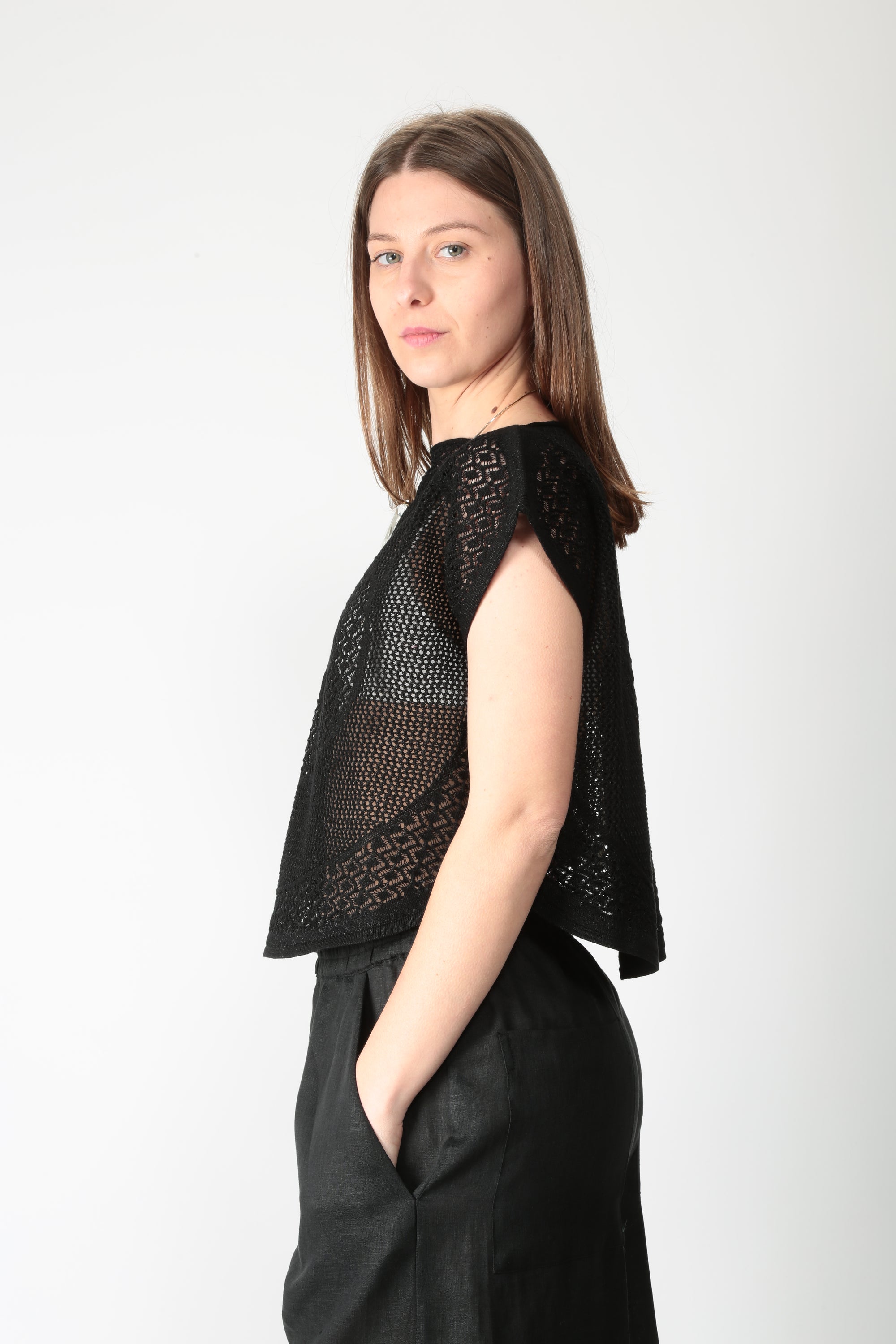 https://admin.shopify.com/store/gulieshop/products/16028296544605#:~:text=https%3A//www.gulieshop.it%20%E2%80%BA%20products%20%E2%80%BA%20l%2Dconti%2Dtop%2Dcropped%2Dleila%2Dl6sd52%2D1
