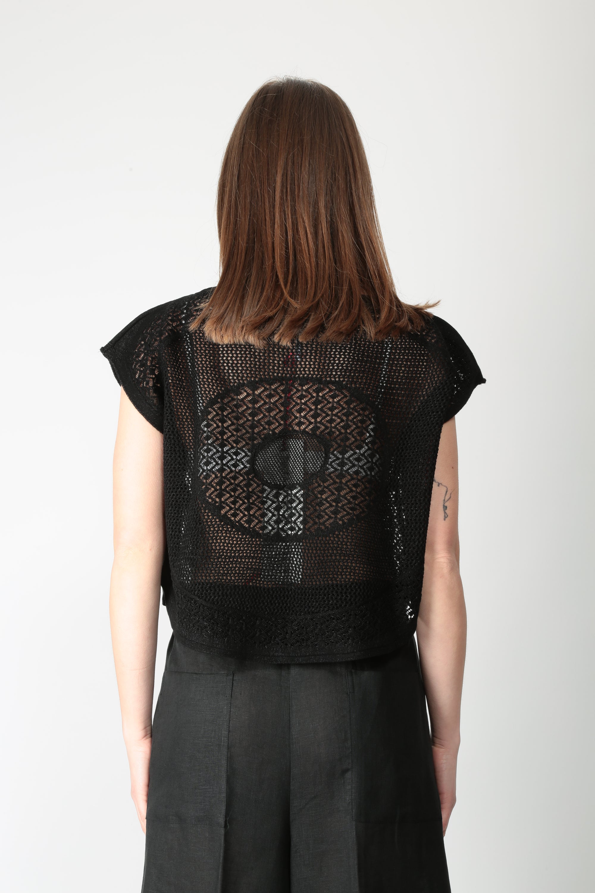 https://admin.shopify.com/store/gulieshop/products/16028296544605#:~:text=https%3A//www.gulieshop.it%20%E2%80%BA%20products%20%E2%80%BA%20l%2Dconti%2Dtop%2Dcropped%2Dleila%2Dl6sd52%2D1