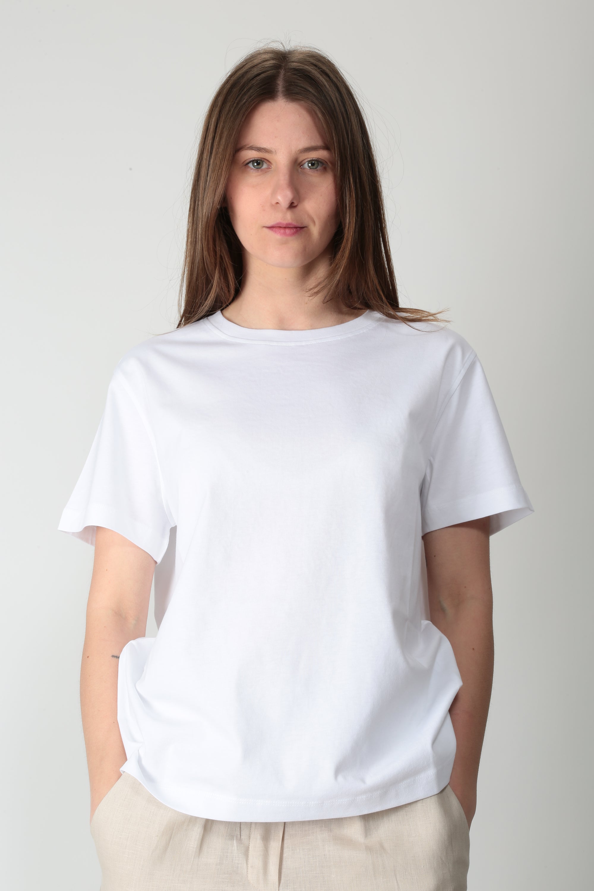 https://admin.shopify.com/store/gulieshop/products/16075259740509#:~:text=https%3A//www.gulieshop.it%20%E2%80%BA%20products%20%E2%80%BA%20l%2Dconti%2Dt%2Dshirt%2Dcon%2Dricamo%2Dezmera%2Dl6sw71
