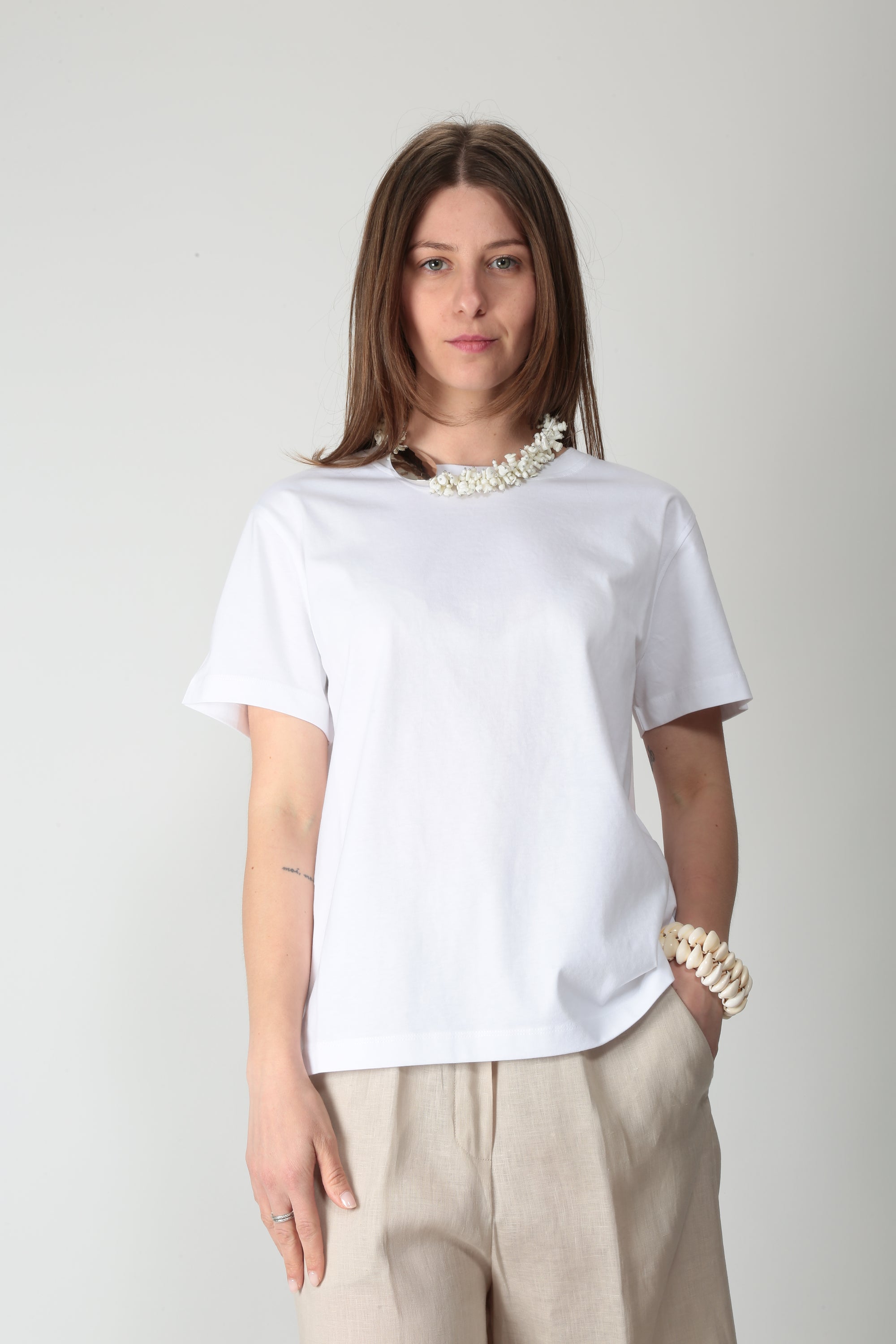 https://admin.shopify.com/store/gulieshop/products/16075259740509#:~:text=https%3A//www.gulieshop.it%20%E2%80%BA%20products%20%E2%80%BA%20l%2Dconti%2Dt%2Dshirt%2Dcon%2Dricamo%2Dezmera%2Dl6sw71