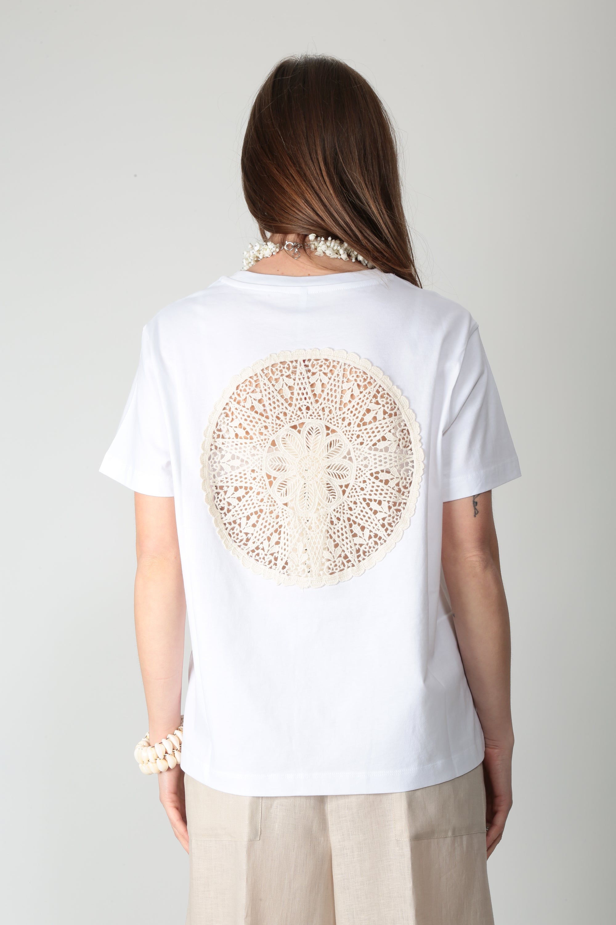 https://admin.shopify.com/store/gulieshop/products/16075259740509#:~:text=https%3A//www.gulieshop.it%20%E2%80%BA%20products%20%E2%80%BA%20l%2Dconti%2Dt%2Dshirt%2Dcon%2Dricamo%2Dezmera%2Dl6sw71