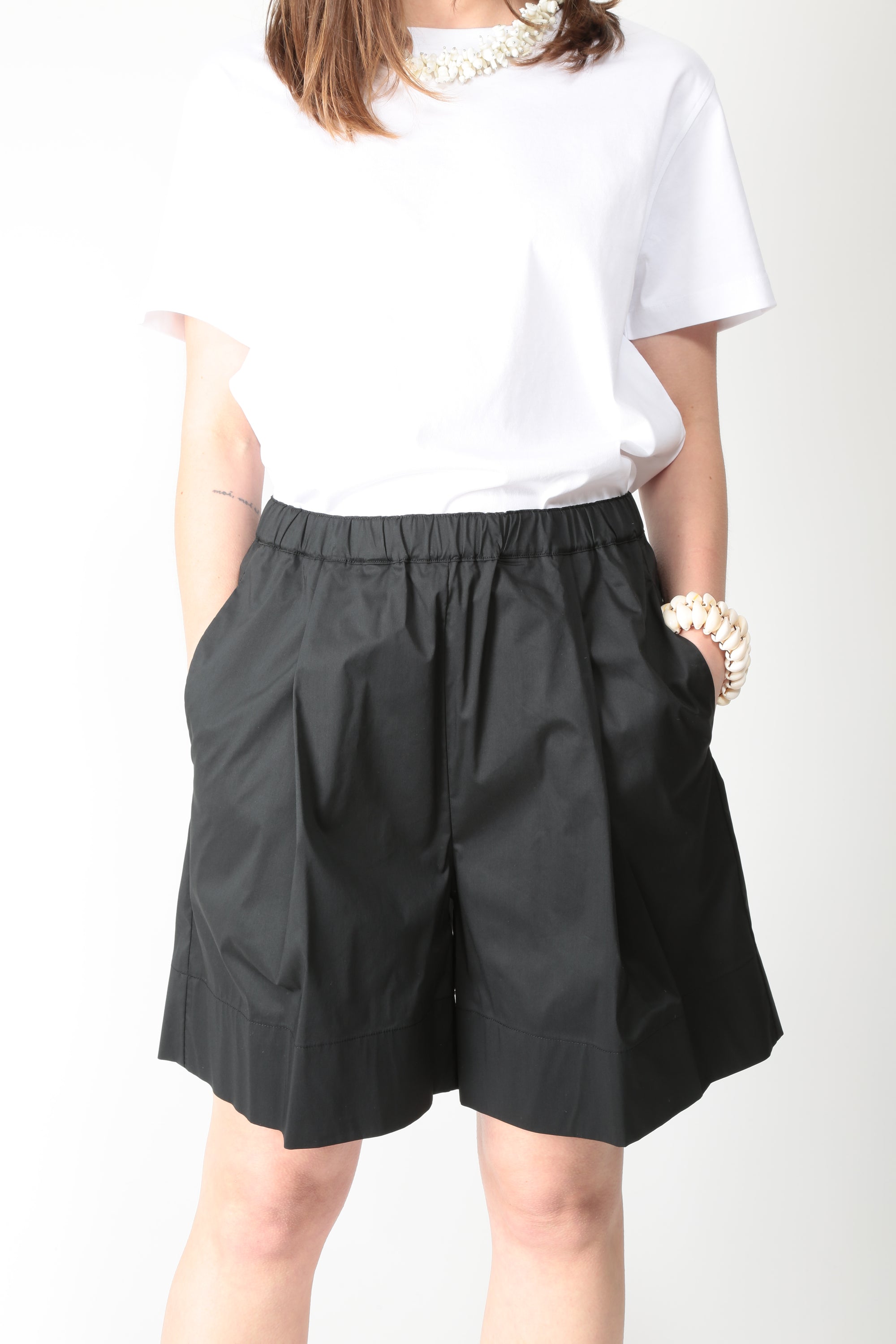https://admin.shopify.com/store/gulieshop/products/16028296773981#:~:text=https%3A//www.gulieshop.it%20%E2%80%BA%20products%20%E2%80%BA%20l%2Dconti%2Dbermuda%2Din%2Dpopeline%2Dgale%2Dl6sk76%2D1