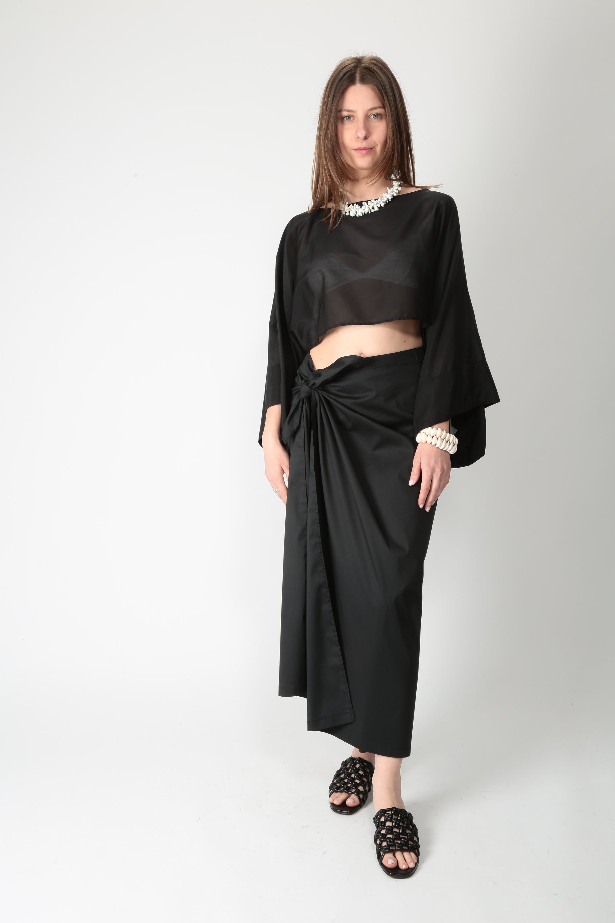 https://admin.shopify.com/store/gulieshop/products/16028296151389#:~:text=https%3A//www.gulieshop.it%20%E2%80%BA%20products%20%E2%80%BA%20l%2Dconti%2Dcappa%2Dmisto%2Dseta%2Dabnit%2Dl6sn51%2D1