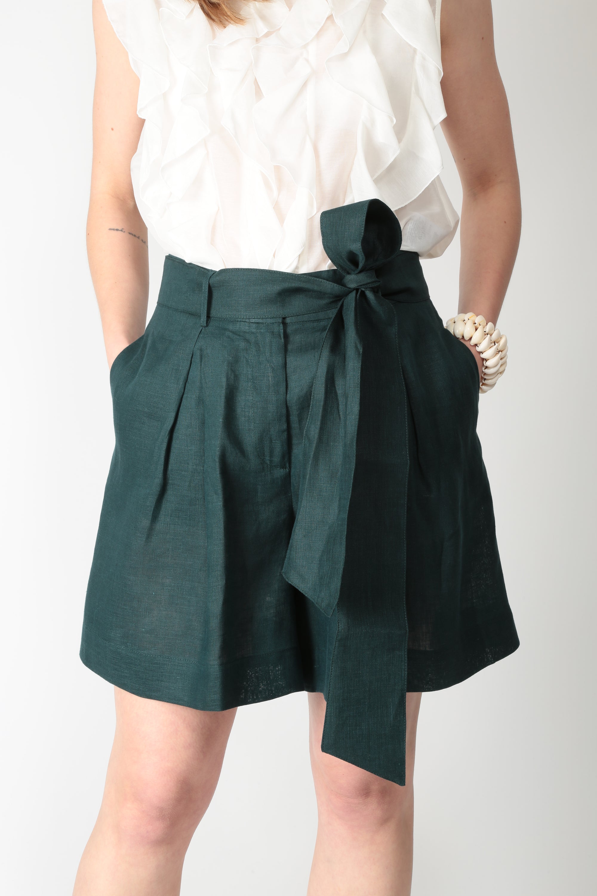 https://admin.shopify.com/store/gulieshop/products/16075259642205#:~:text=https%3A//www.gulieshop.it%20%E2%80%BA%20products%20%E2%80%BA%20l%2Dconti%2Dbermuda%2Din%2Dlino%2Djames%2Dl6sl39