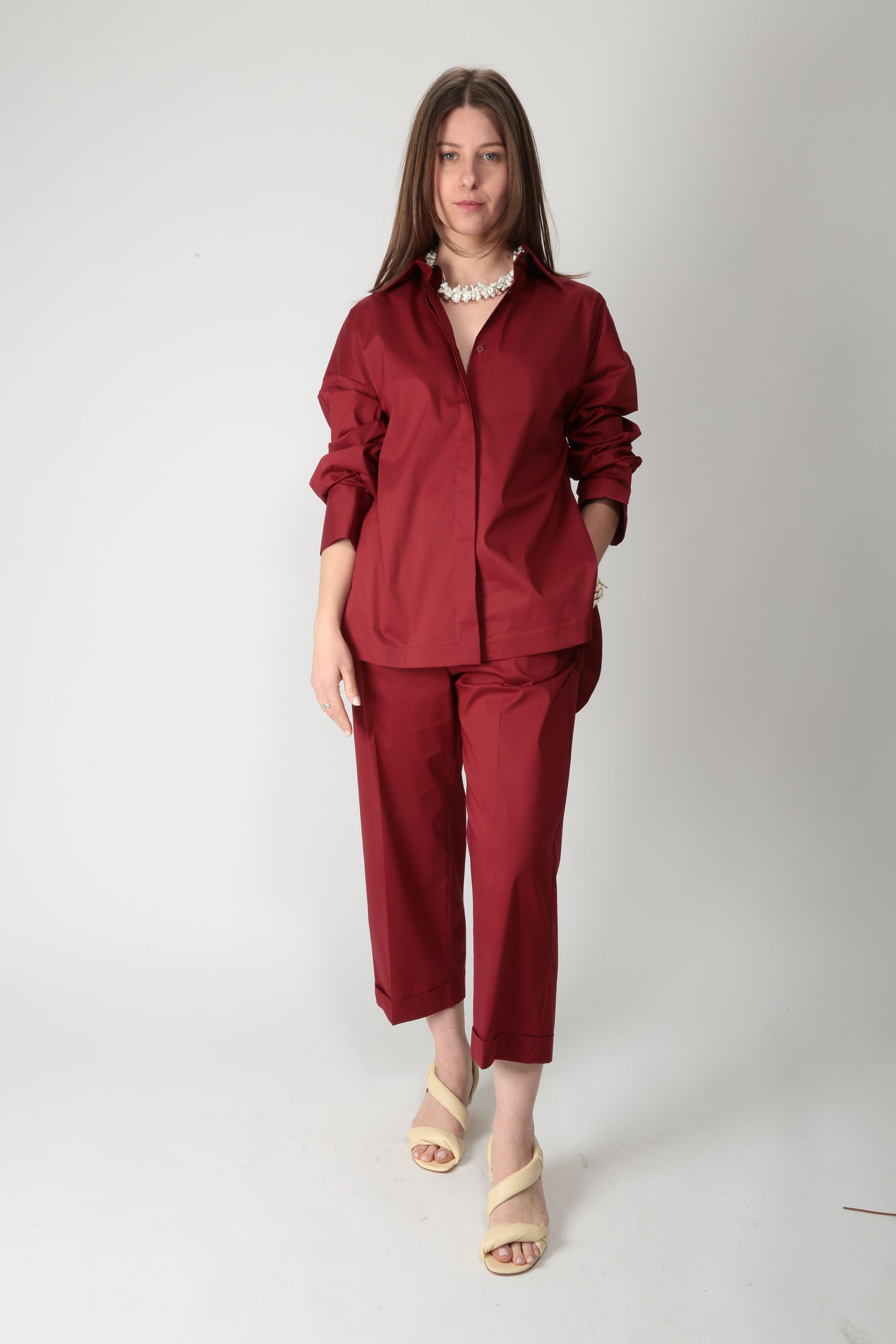 https://admin.shopify.com/store/gulieshop/products/16028296282461#:~:text=https%3A//www.gulieshop.it%20%E2%80%BA%20products%20%E2%80%BA%20l%2Dconti%2Dpantalone%2Ddritto%2Dcalude%2Dl6sk86