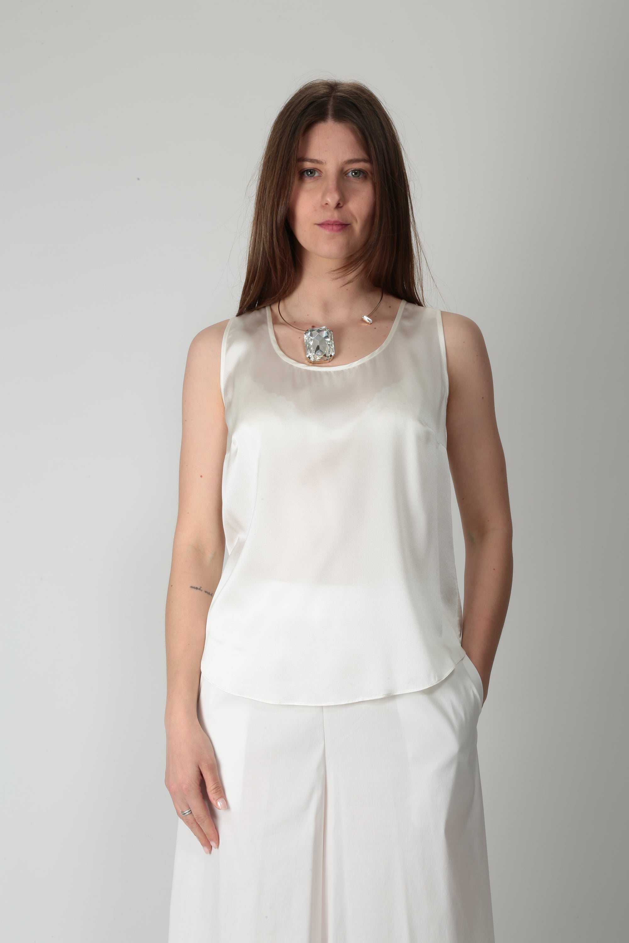 https://admin.shopify.com/store/gulieshop/products/16077380485469#:~:text=https%3A//www.gulieshop.it%20%E2%80%BA%20products%20%E2%80%BA%20maida%2Dmila%2Dtop%2Din%2Dseta%2D261m1064