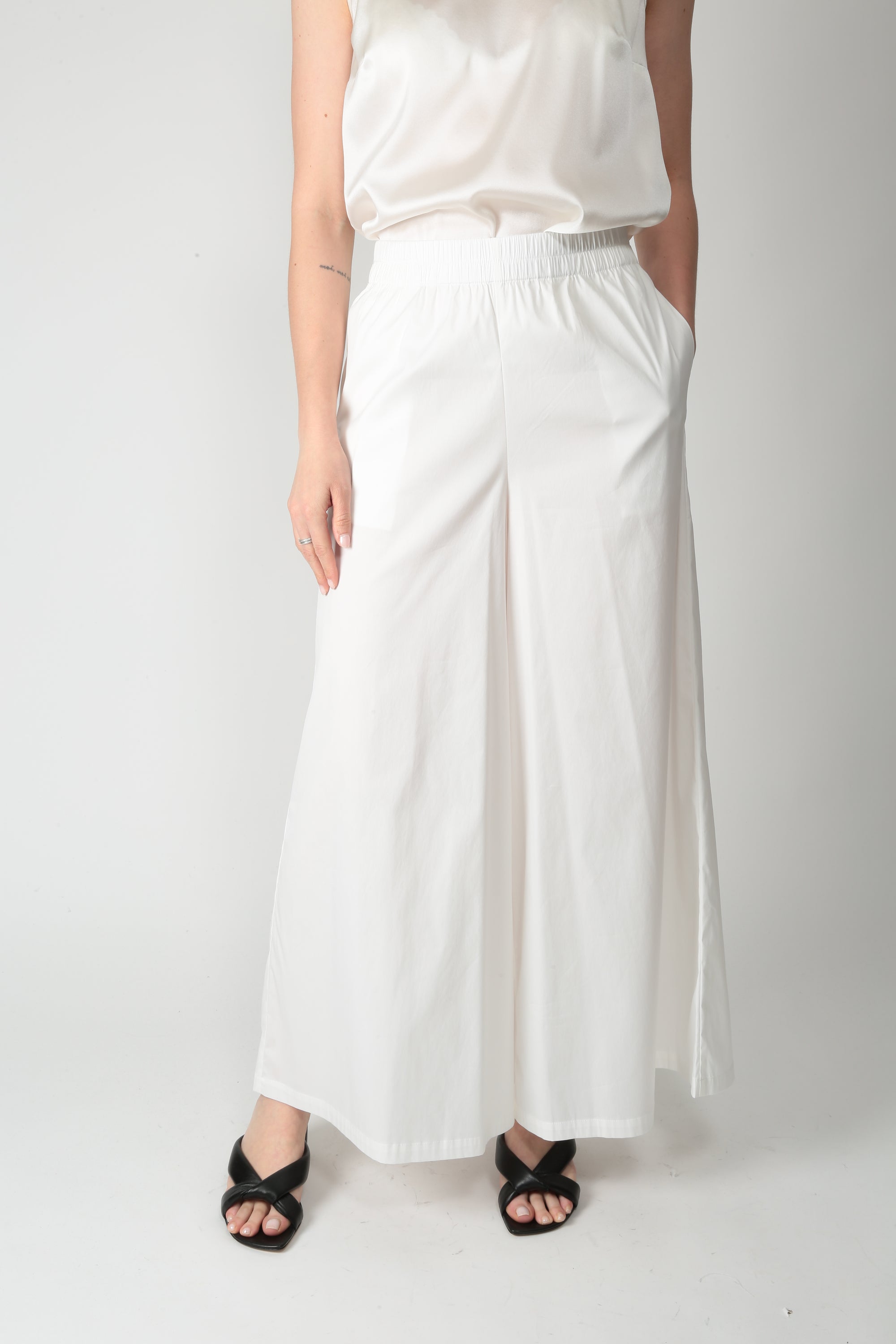 https://admin.shopify.com/store/gulieshop/products/16077380976989#:~:text=https%3A//www.gulieshop.it%20%E2%80%BA%20products%20%E2%80%BA%20maida%2Dmila%2Dpantalone%2Din%2Dpopeline%2D261m1252