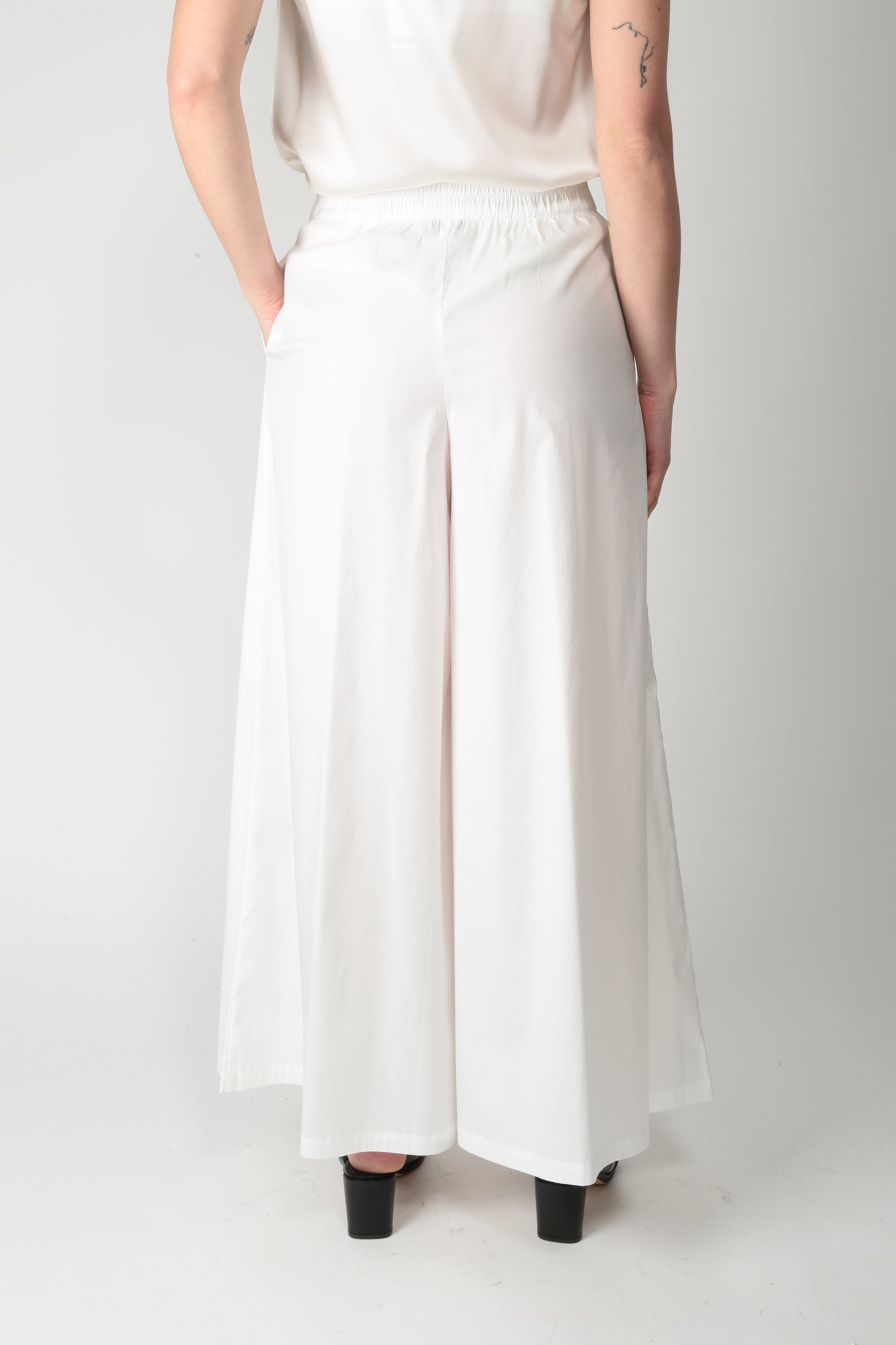 https://admin.shopify.com/store/gulieshop/products/16077380976989#:~:text=https%3A//www.gulieshop.it%20%E2%80%BA%20products%20%E2%80%BA%20maida%2Dmila%2Dpantalone%2Din%2Dpopeline%2D261m1252