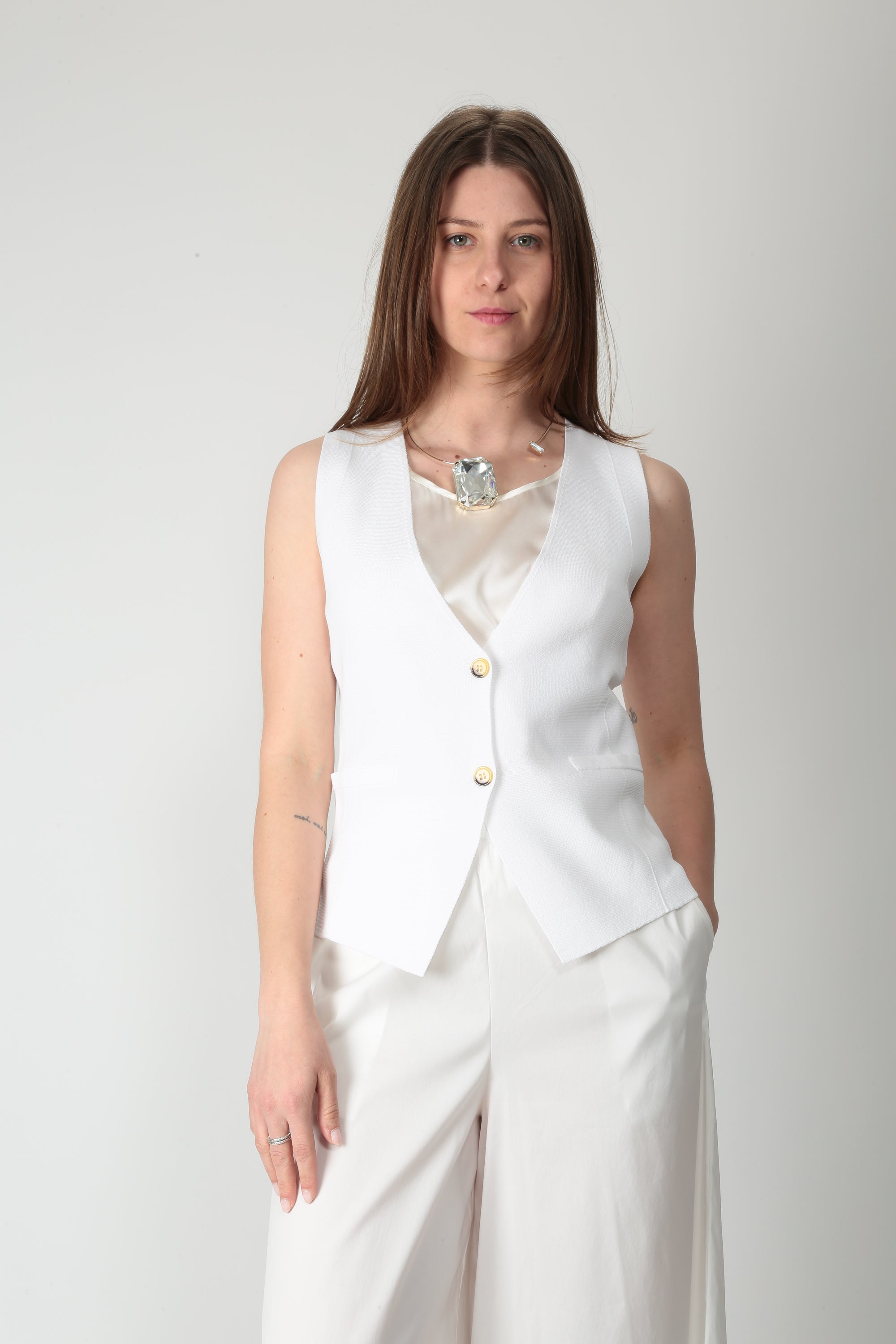 https://admin.shopify.com/store/gulieshop/products/16077380714845#:~:text=https%3A//www.gulieshop.it%20%E2%80%BA%20products%20%E2%80%BA%20maida%2Dmila%2Dgilet%2Din%2Dmisto%2Dviscosa%2D261m6007