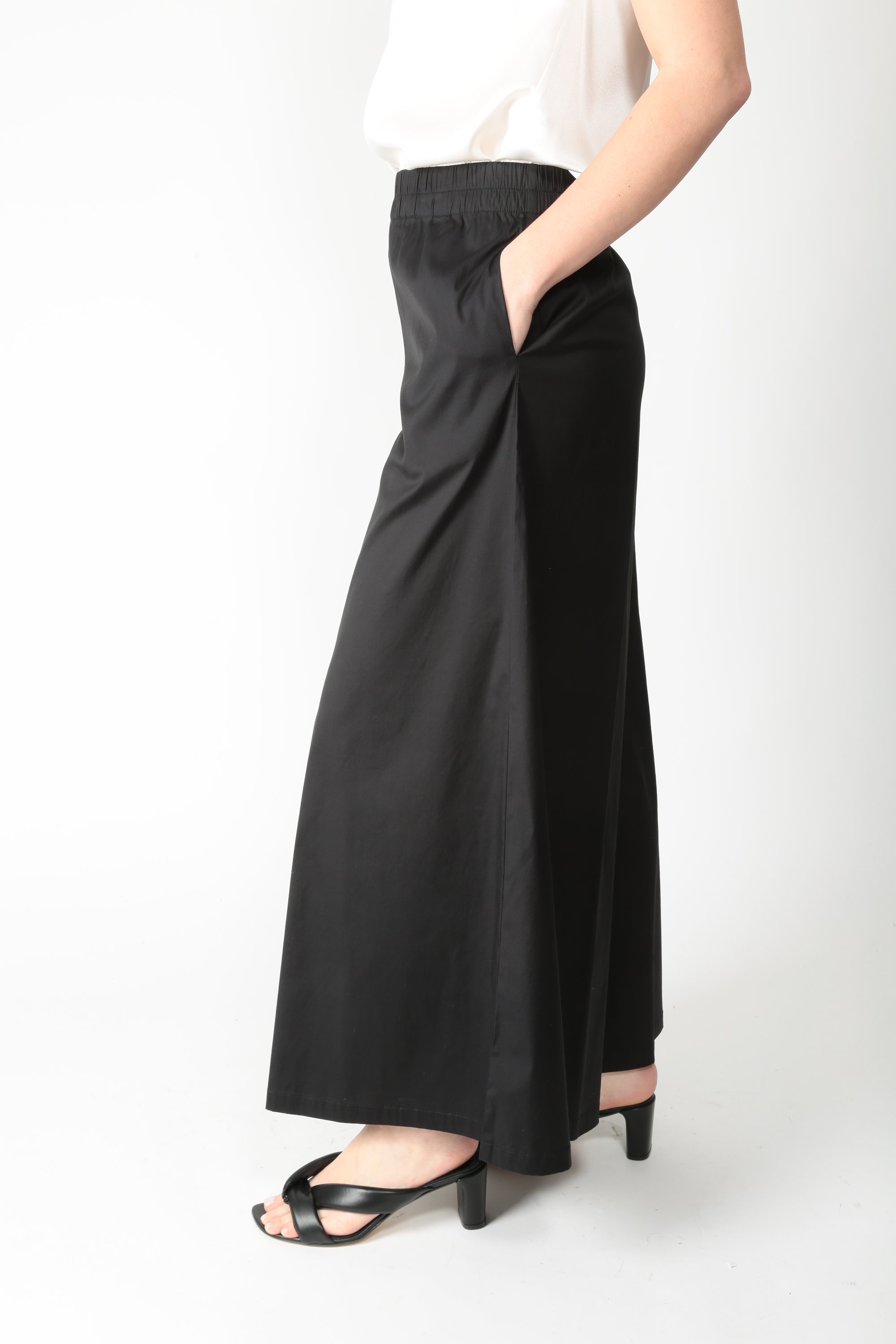 https://admin.shopify.com/store/gulieshop/products/16077381042525#:~:text=https%3A//www.gulieshop.it%20%E2%80%BA%20products%20%E2%80%BA%20maida%2Dmila%2Dpantalone%2Din%2Dpopeline%2D261m1252%2D1