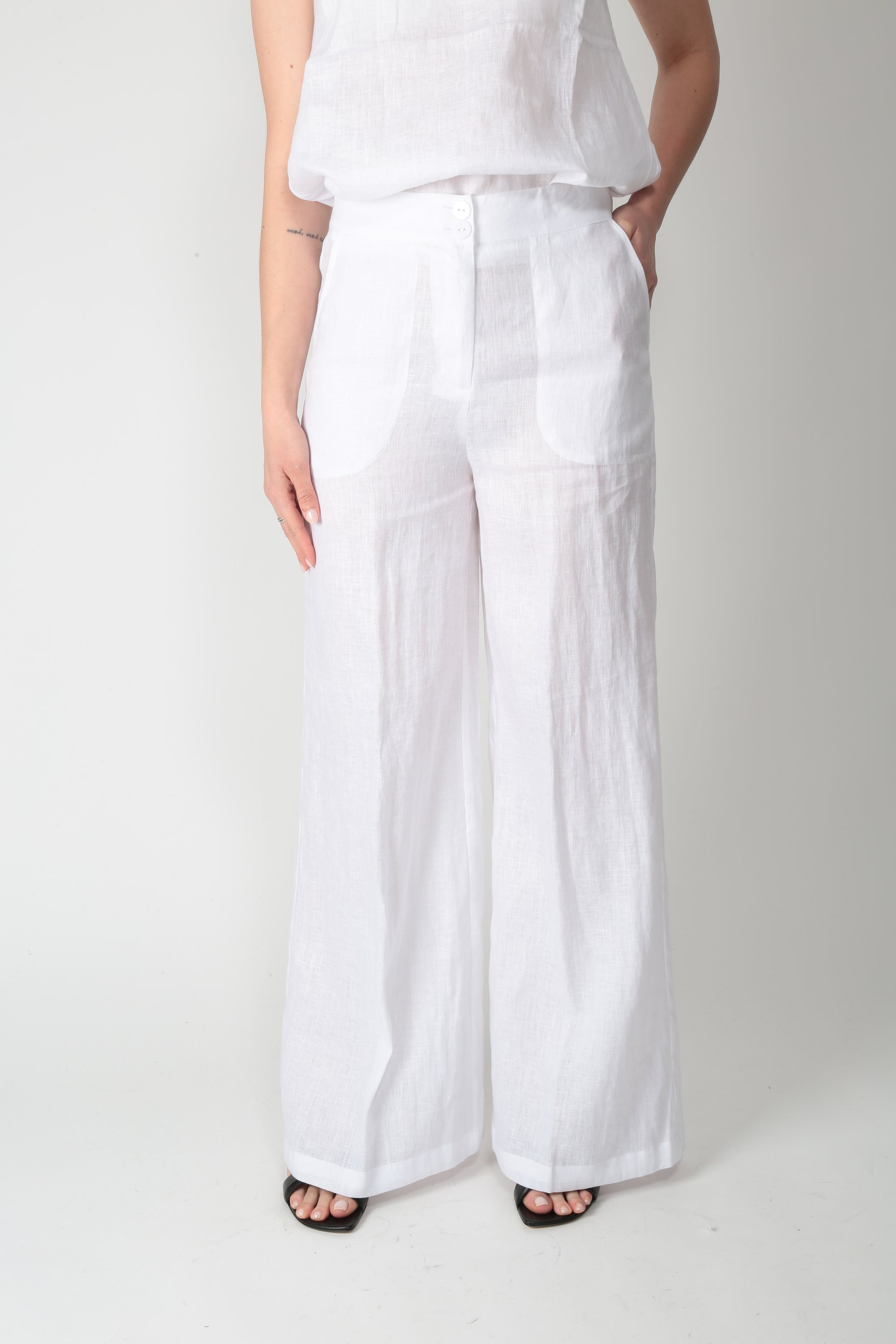 https://admin.shopify.com/store/gulieshop/products/16077380813149#:~:text=https%3A//www.gulieshop.it%20%E2%80%BA%20products%20%E2%80%BA%20maida%2Dmila%2Dpantalone%2Din%2Dlino%2D261m1401