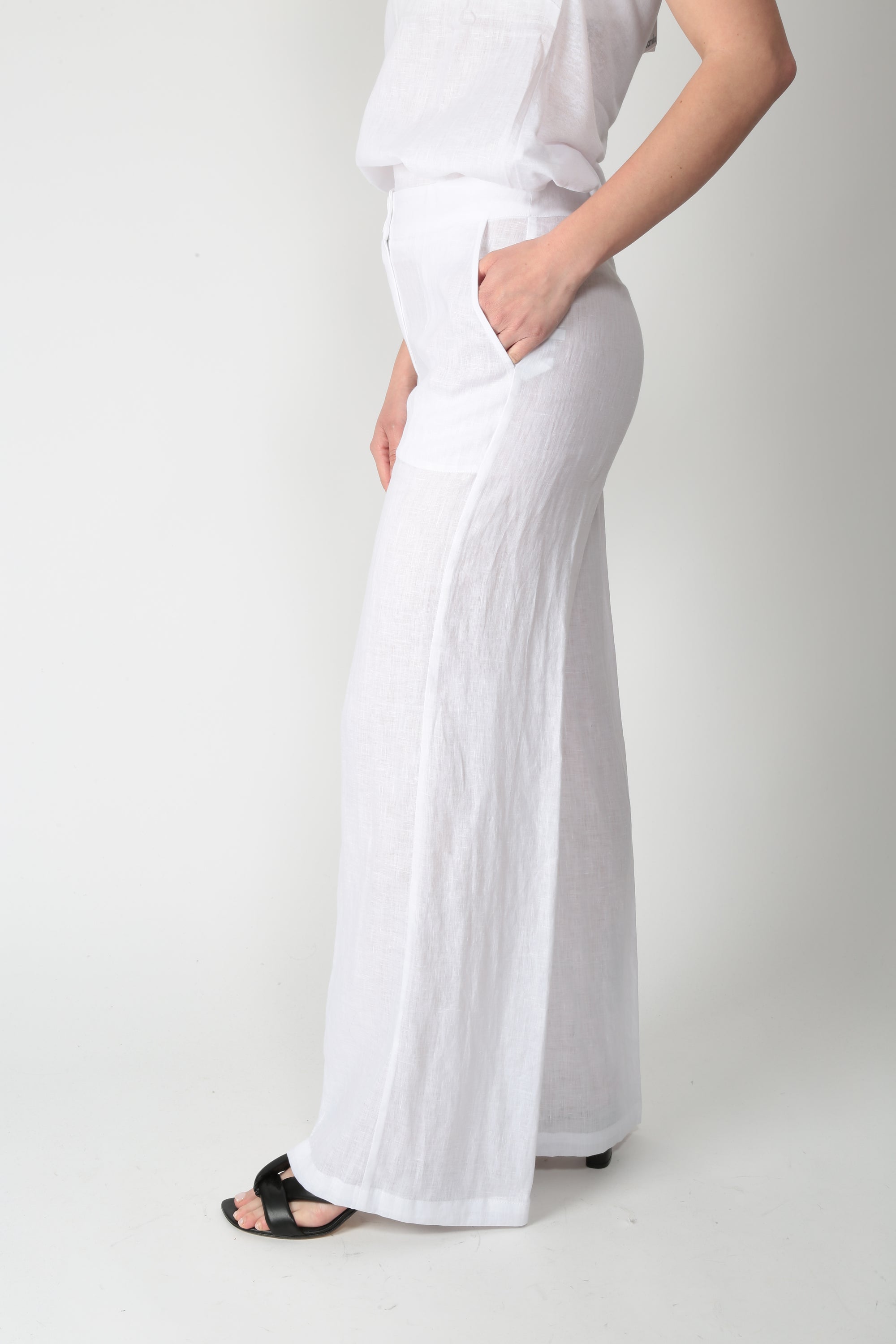 https://admin.shopify.com/store/gulieshop/products/16077380813149#:~:text=https%3A//www.gulieshop.it%20%E2%80%BA%20products%20%E2%80%BA%20maida%2Dmila%2Dpantalone%2Din%2Dlino%2D261m1401