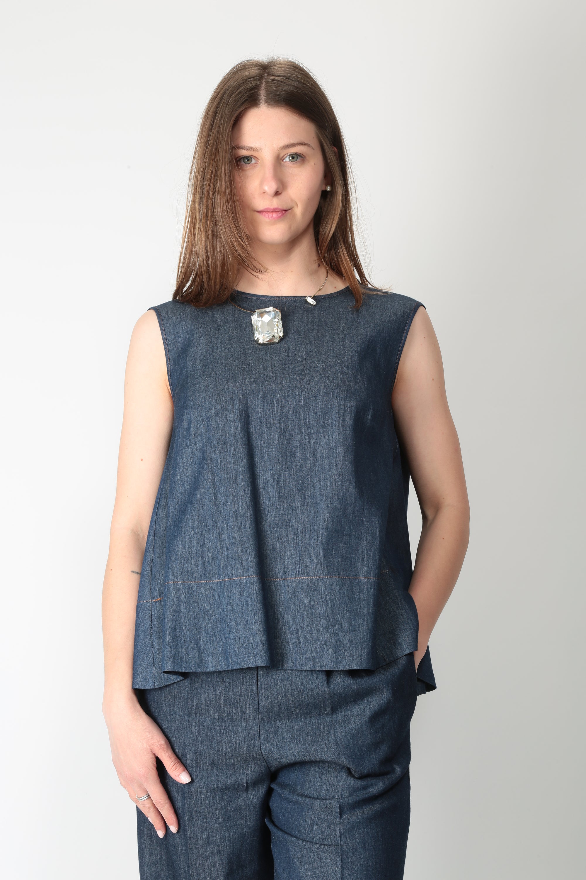 https://admin.shopify.com/store/gulieshop/products/16077285491037#:~:text=https%3A//www.gulieshop.it%20%E2%80%BA%20products%20%E2%80%BA%201978%2Dtop%2Din%2Dchambray%2Droksa