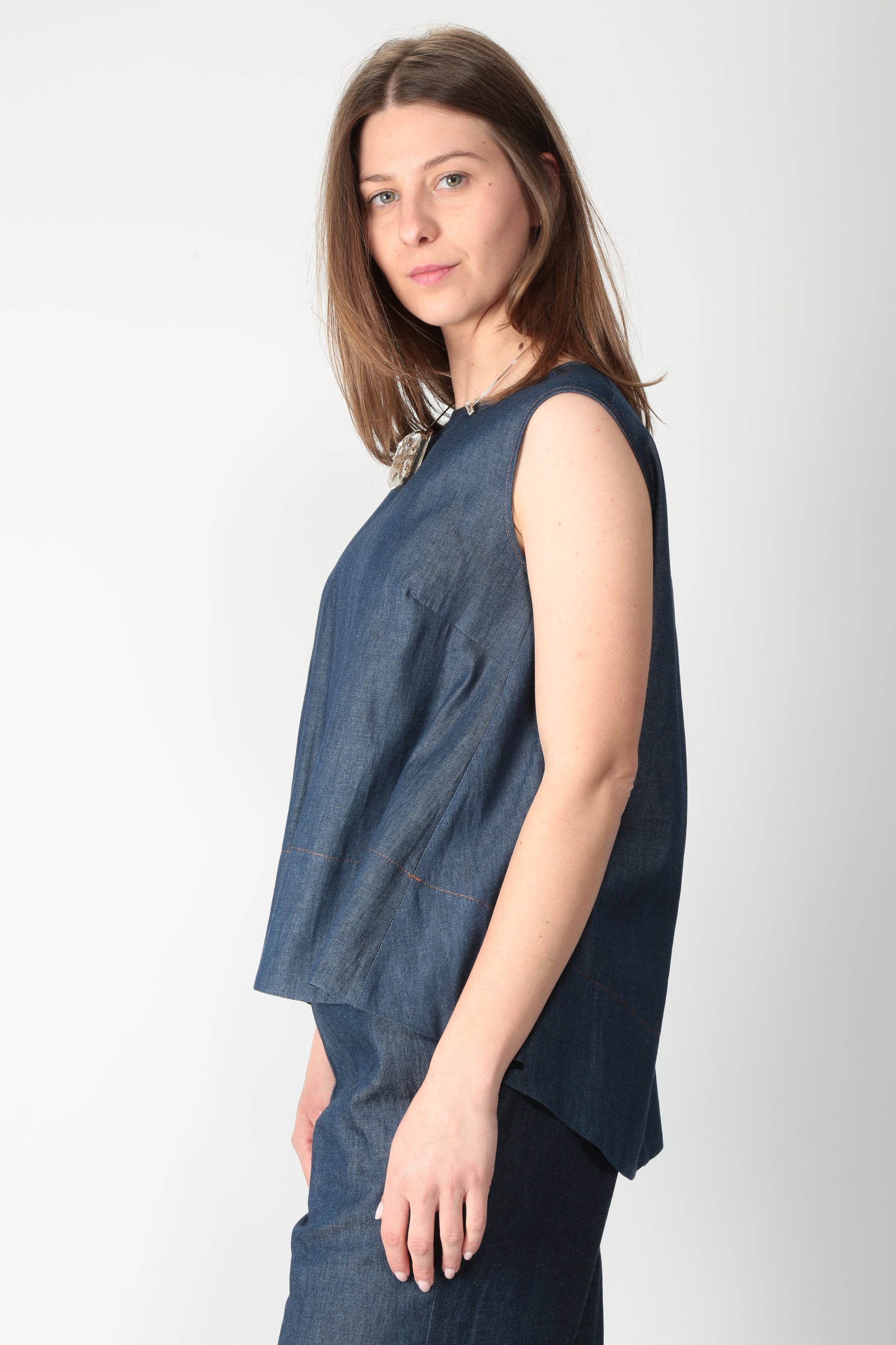 https://admin.shopify.com/store/gulieshop/products/16077285491037#:~:text=https%3A//www.gulieshop.it%20%E2%80%BA%20products%20%E2%80%BA%201978%2Dtop%2Din%2Dchambray%2Droksa