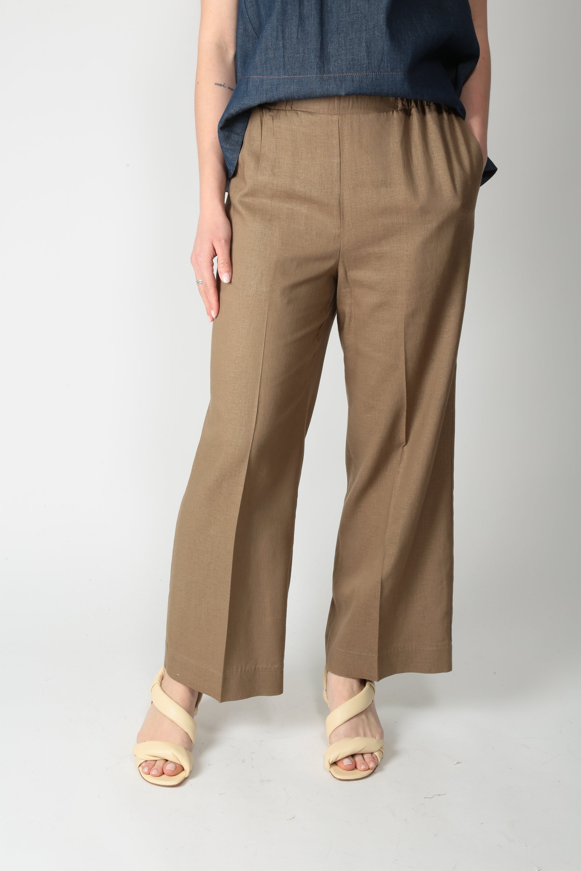 https://admin.shopify.com/store/gulieshop/products/16077285687645#:~:text=https%3A//www.gulieshop.it%20%E2%80%BA%20products%20%E2%80%BA%201978%2Dpantalone%2Din%2Dviscosa%2De%2Dlino%2Darianna